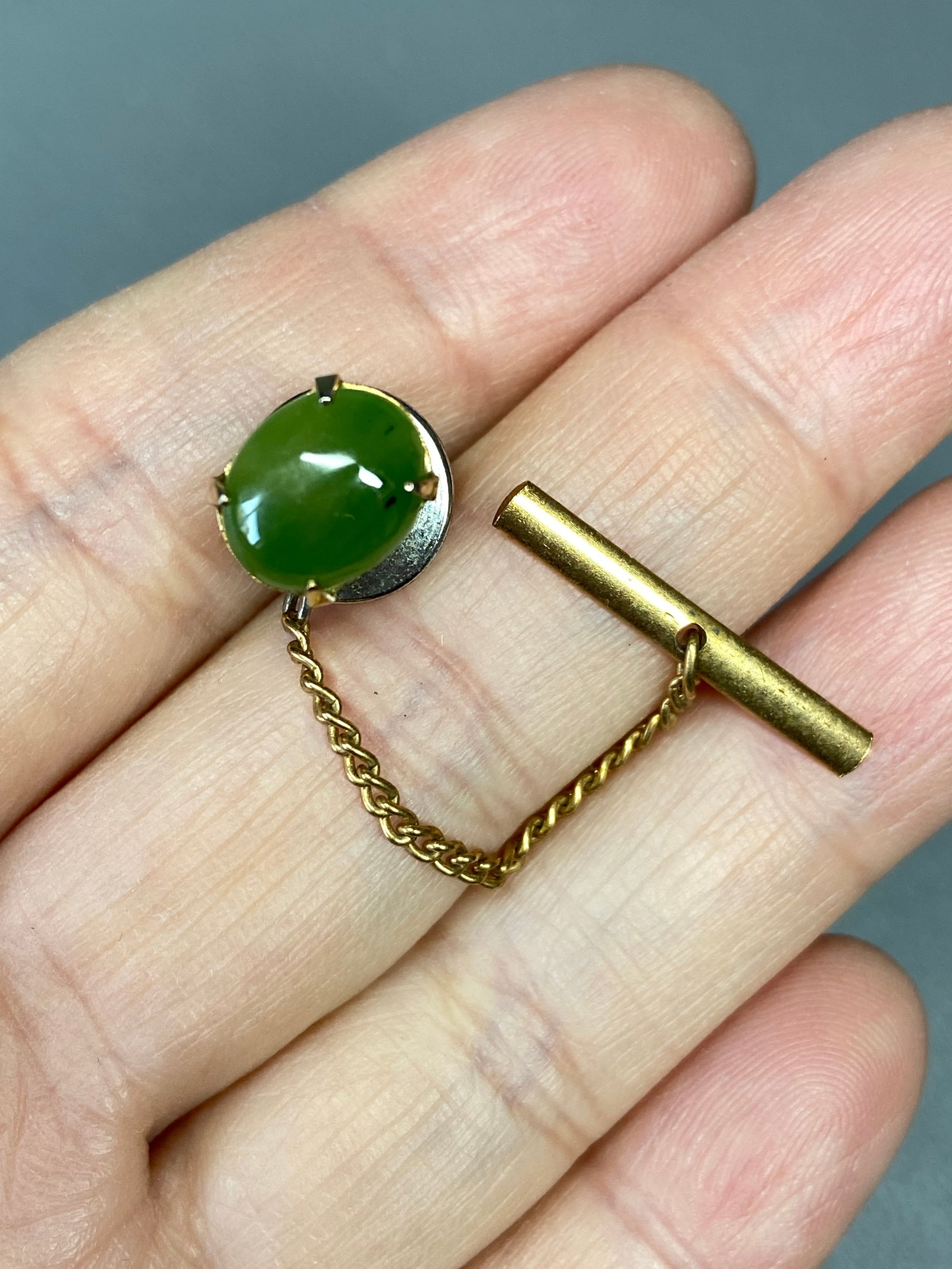 Vintage 22ct Gold Plated Tie Pin with Oval Spinach Green Nephrite Jade - 2