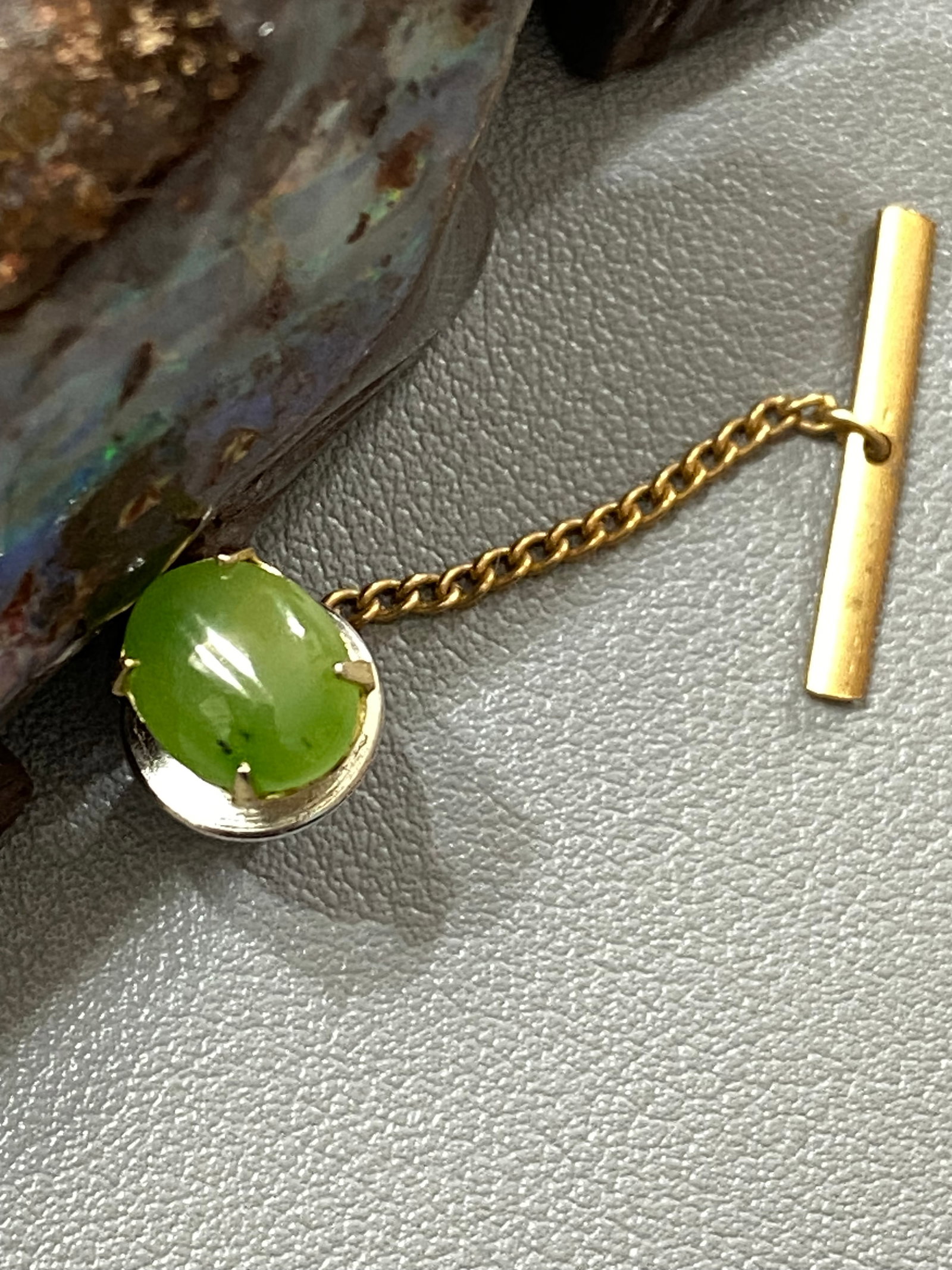 Vintage 22ct Gold Plated Tie Pin with Oval Spinach Green Nephrite Jade - 3