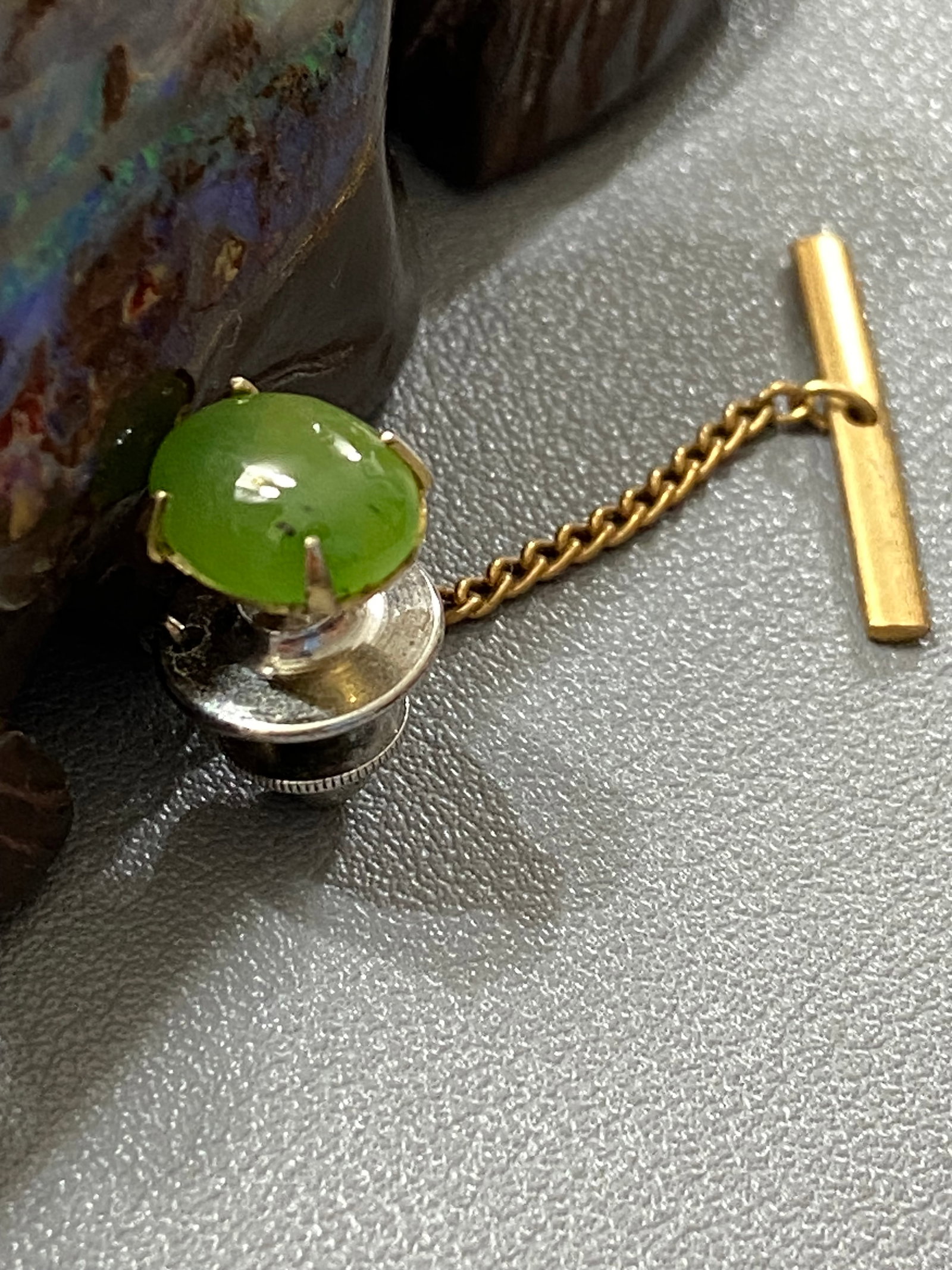Vintage 22ct Gold Plated Tie Pin with Oval Spinach Green Nephrite Jade - 5