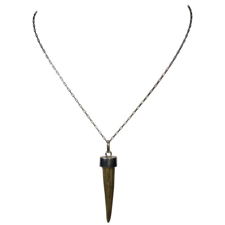 Alberto Juan Mexican Handmade Sterling Silver Wild Deer Antler Horn Necklace: Title:Alberto Juan Mexican Handmade Sterling Silver Wild Deer Antler Horn Necklace Description:This Alberto Juan one of a kind necklace was handmade using a wild deer antler horn and sterling silver.