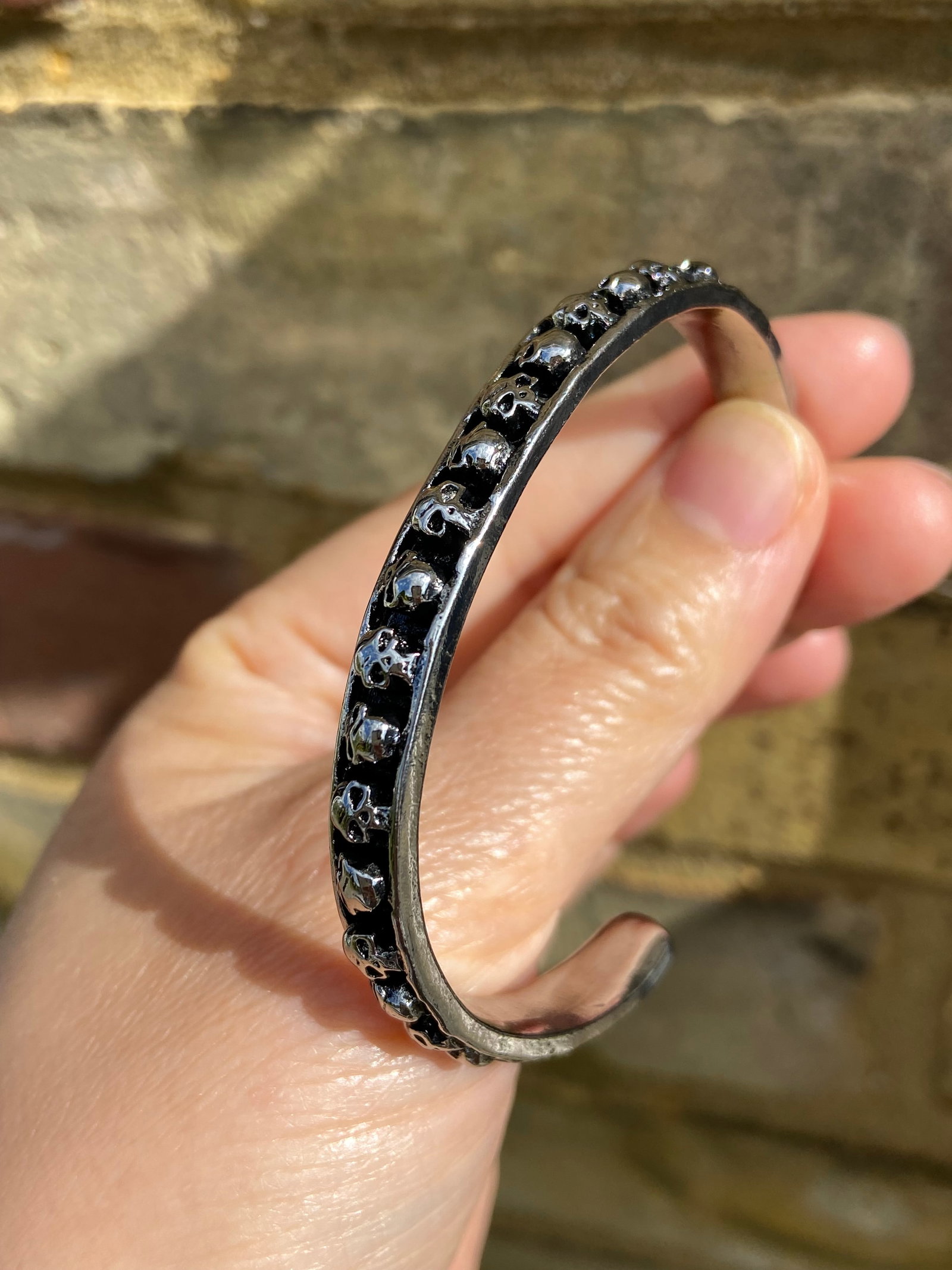 Minimal Skull Open Bangle - Titanium Steel - 7