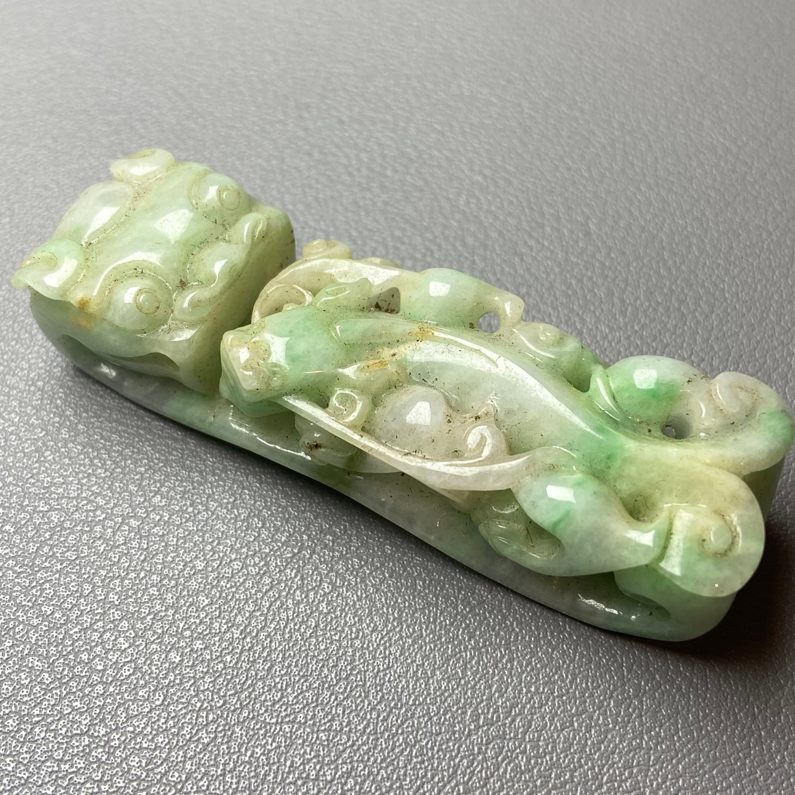 Antique Chinese Apple Green Jadeite Jade Dragon Belt Hook: Title:Antique Chinese Apple Green Jadeite Jade Dragon Belt Hook Description:Antique Chinese Apple Green Jadeite Jade Dragon Belt Hook Crafted with meticulous artistry, the belt hook features a dragon 