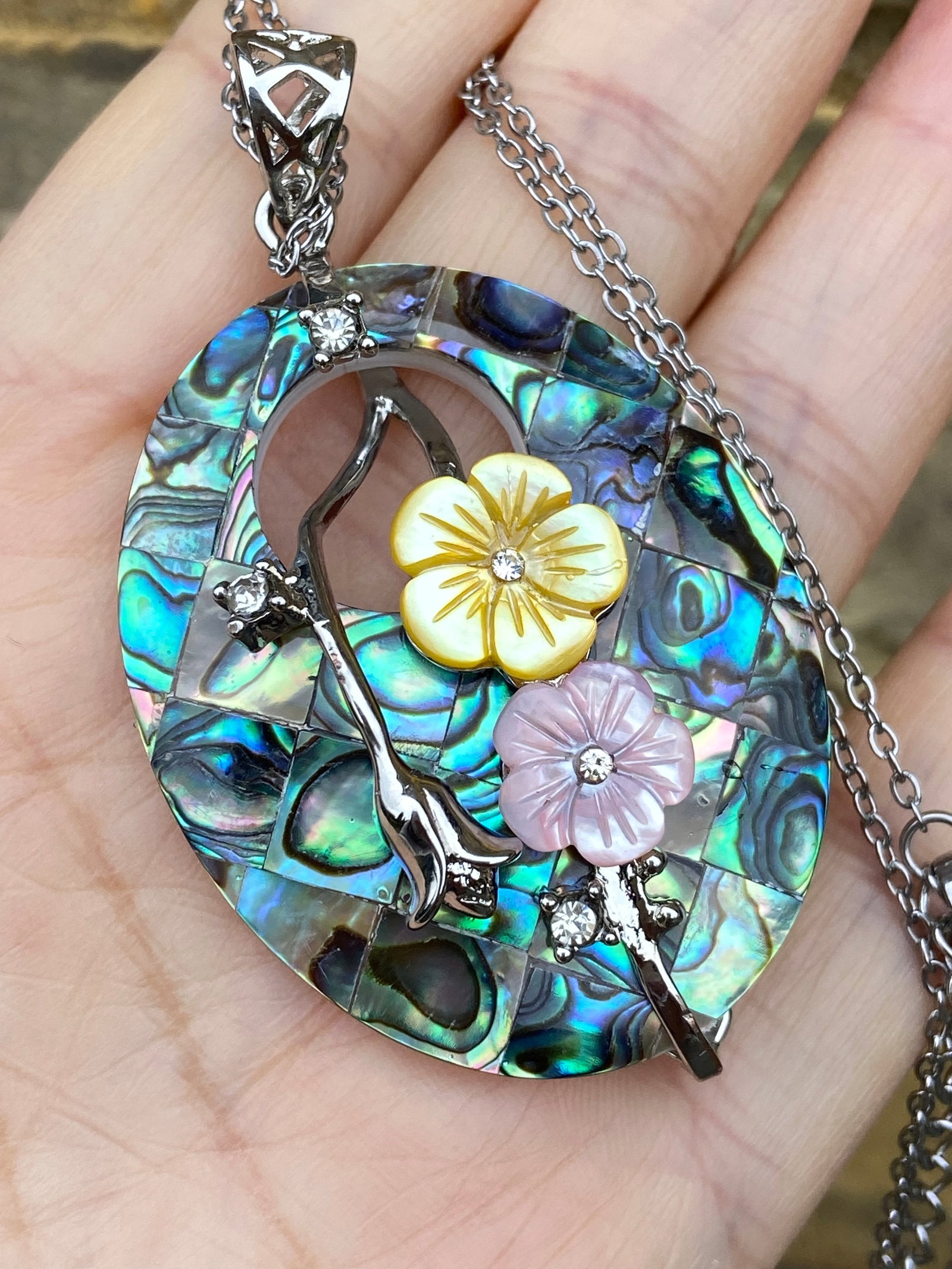 Vintage Art Nouveau Mother of Pearl flowers Abalone mosaic pendant necklace - 2