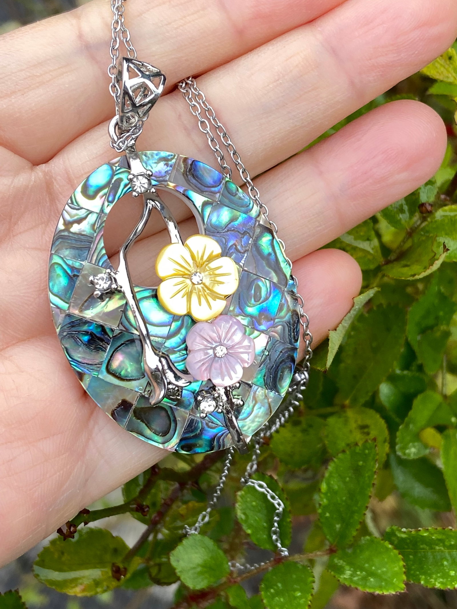 Vintage Art Nouveau Mother of Pearl flowers Abalone mosaic pendant necklace - 3