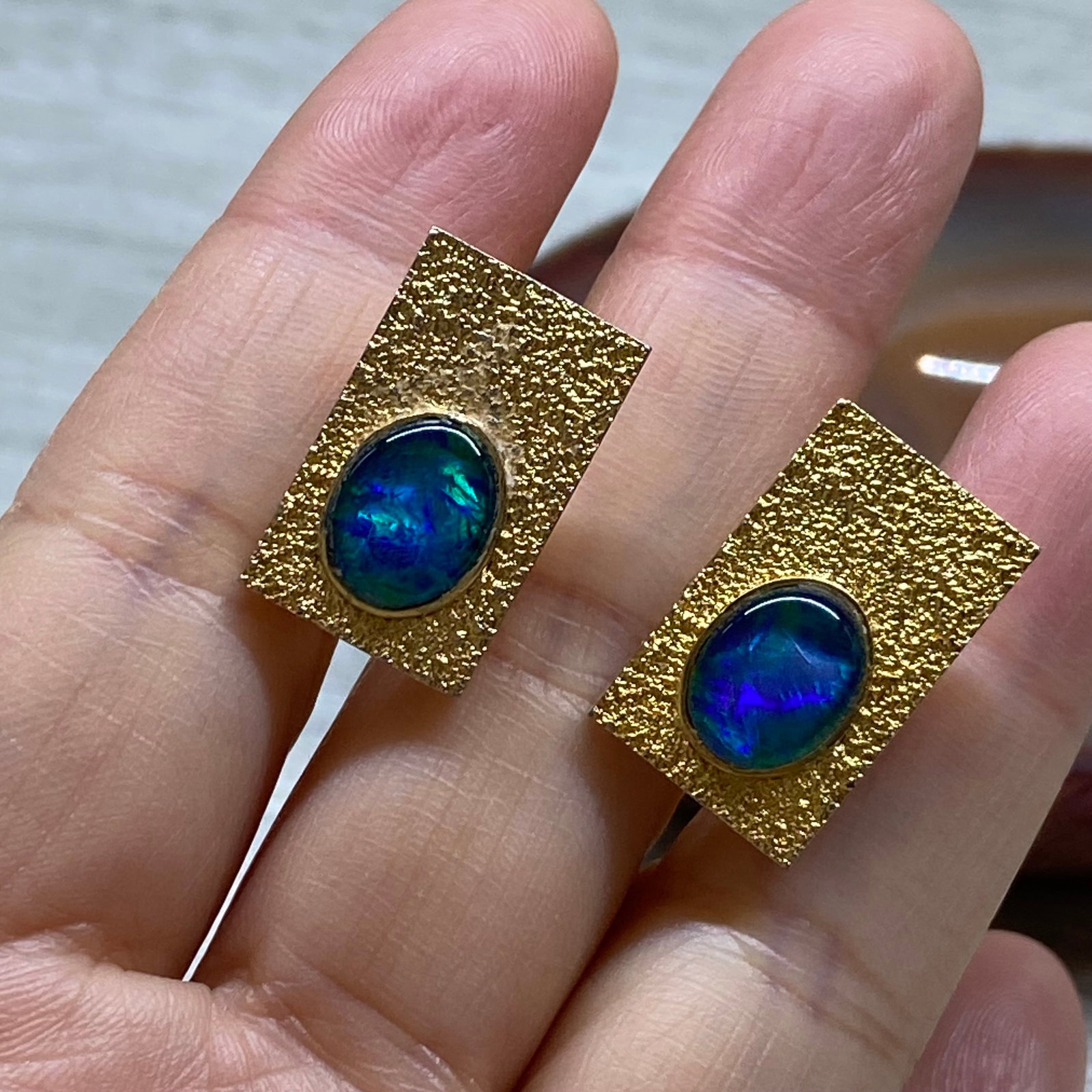 Vintage Gold-Tone Cufflinks with Oval Opalescent Stones - 5