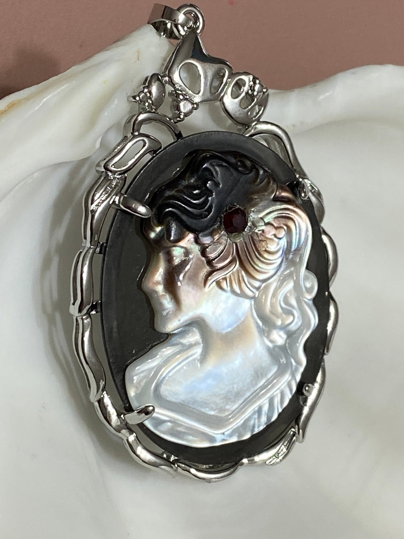 Art Deco Style Carved Fairy Girl Shell Cameo Pendant - 3