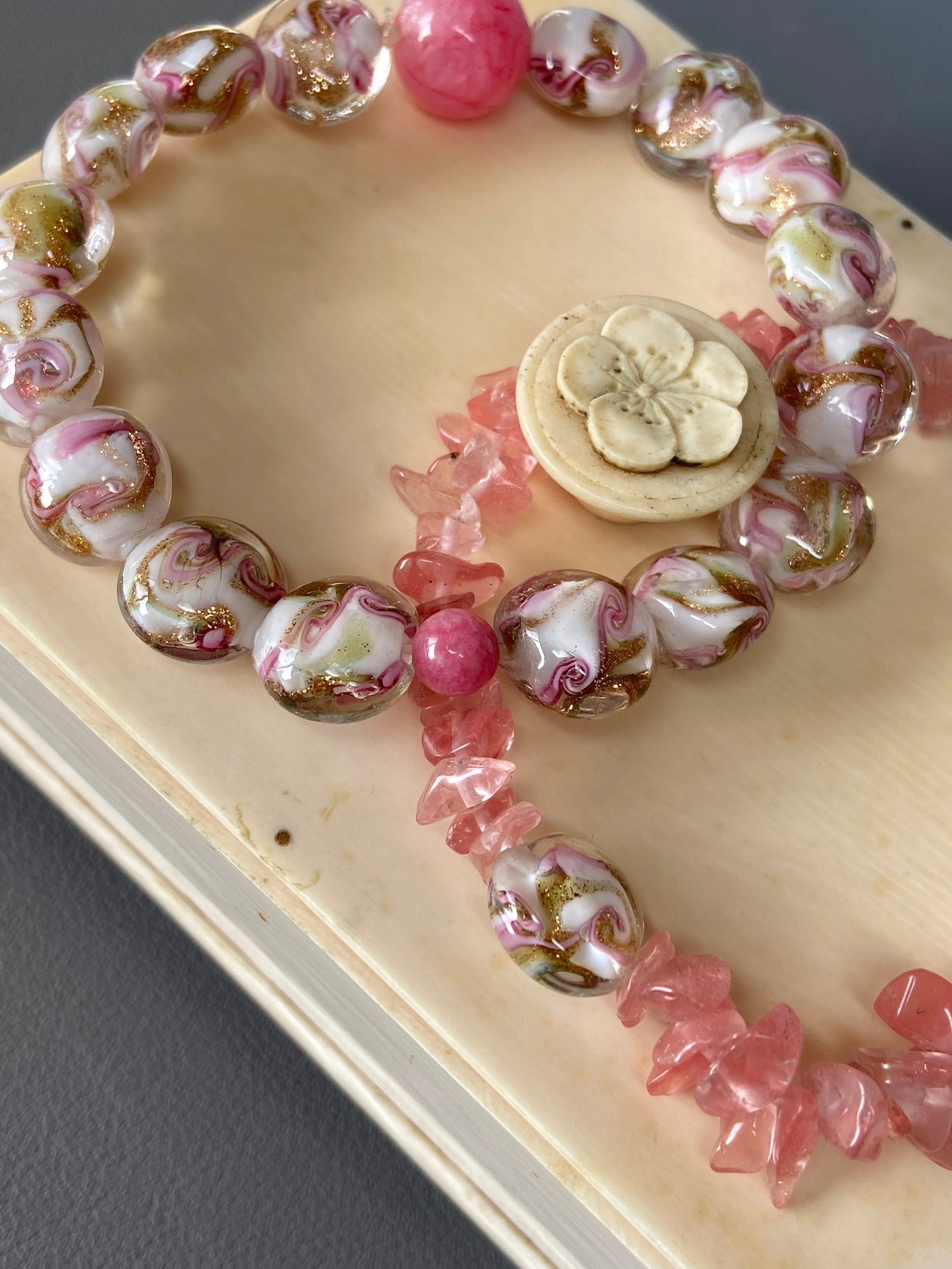 Pair of Murano Gold Foil Glass and Natural Strawberry Quartz Elastic Bracelets - 3