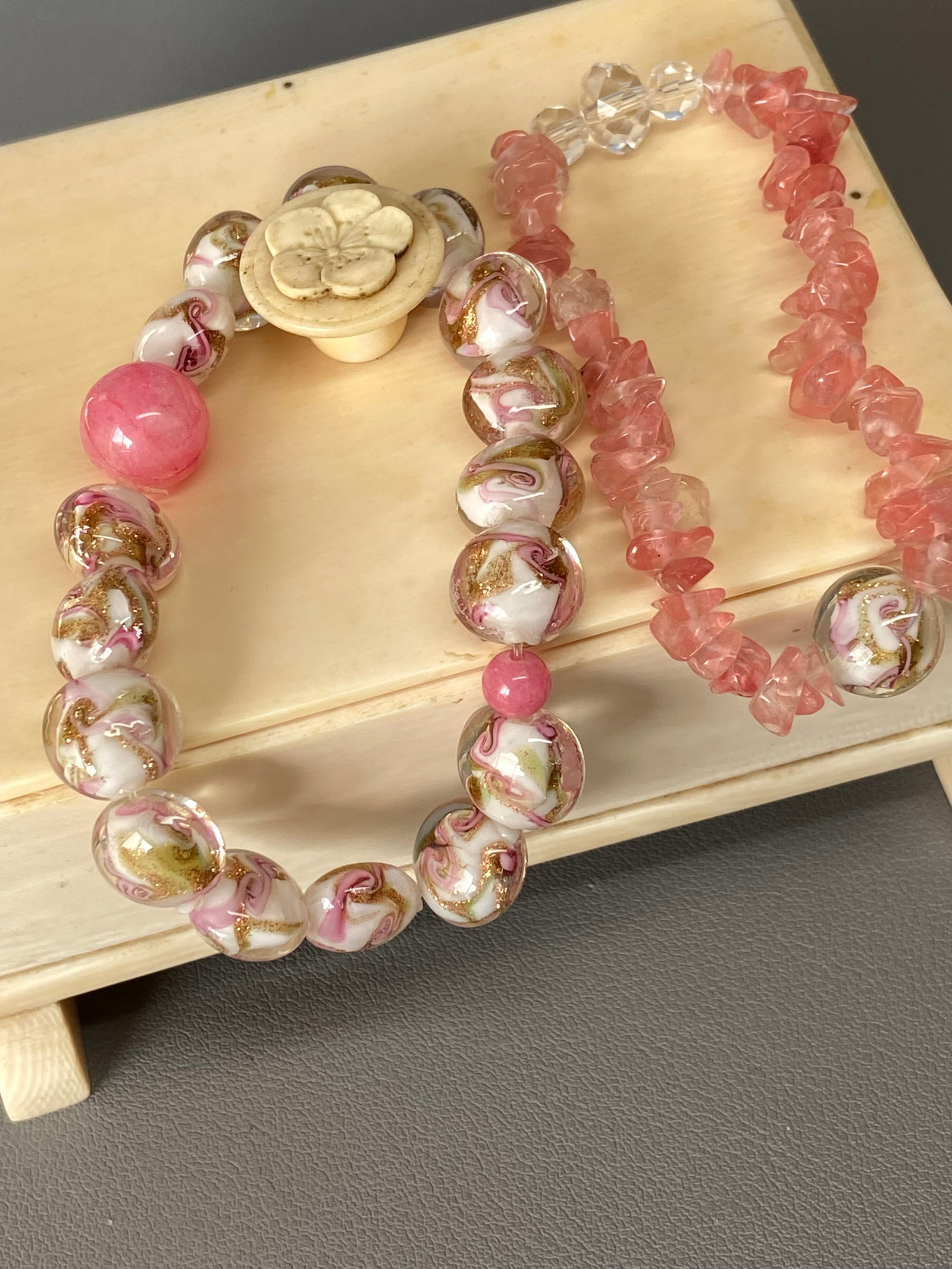 Pair of Murano Gold Foil Glass and Natural Strawberry Quartz Elastic Bracelets - 7
