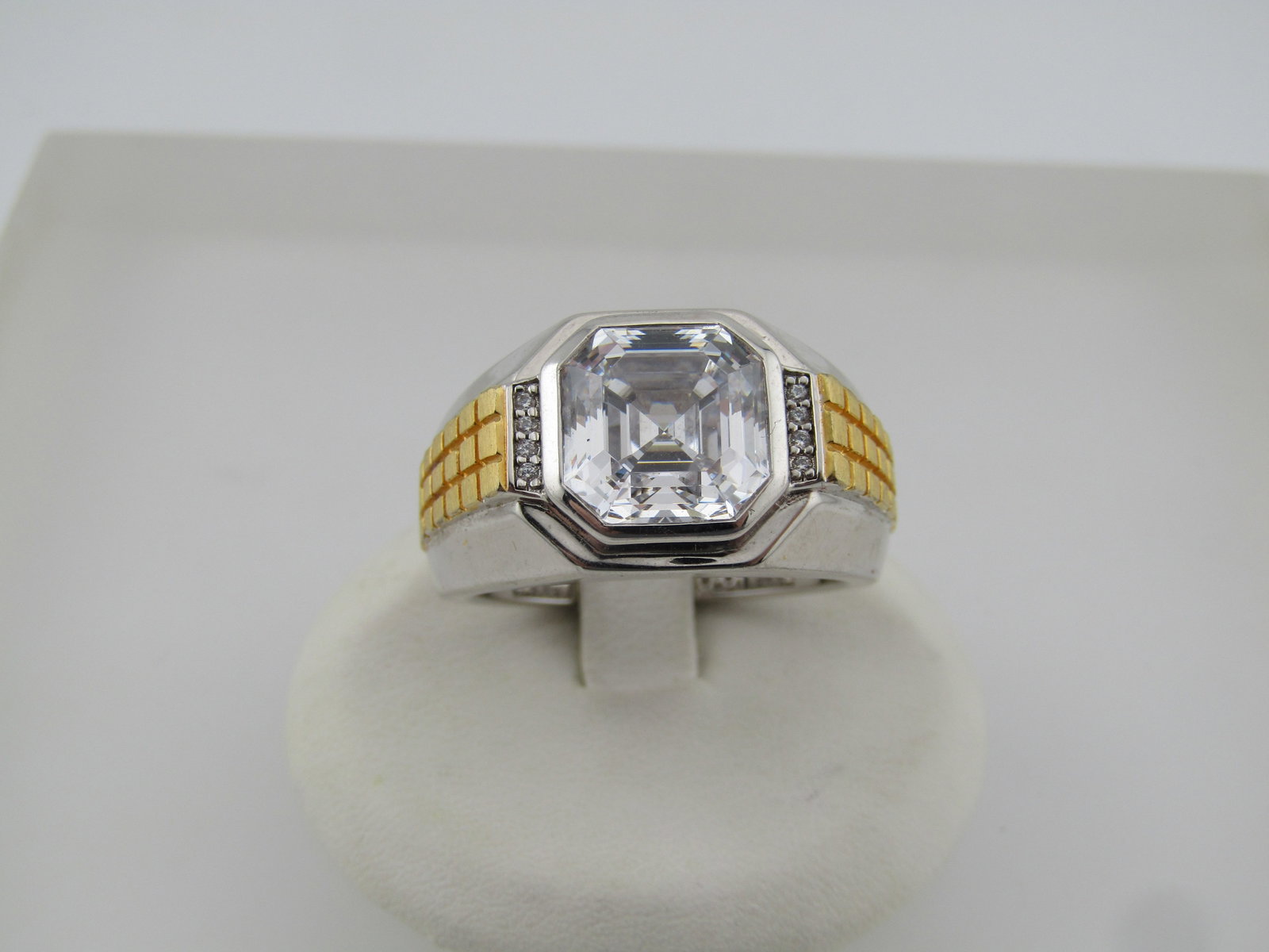 Men's Sterling Clear Stone Ring, Sz. 11.5, Gold Accents, Signed, Modern Age Ring: Title:Men's Sterling Clear Stone Ring, Sz. 11.5, Gold Accents, Signed, Modern Age Ring Description:Men's Sterling Clear Stone Ring, Sz. 11.5, Gold Accents, Signed, Modern Age Ring. This is marked