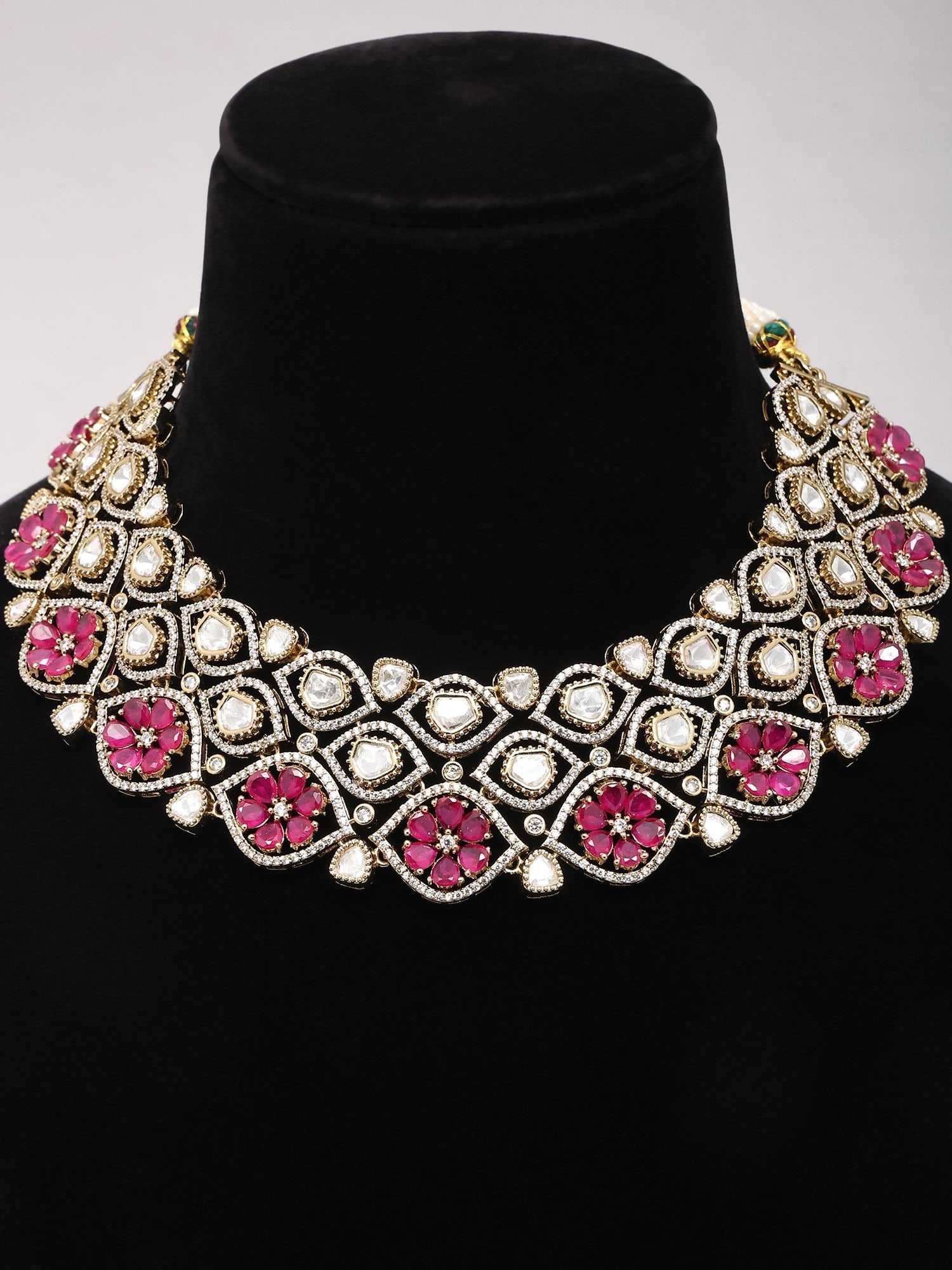 Flower Design Kundan Stone Studded Choker set with Maang Tikka: Title:Flower Design Kundan Stone Studded Choker set with Maang Tikka Reference:itemcode : JA0638 Reserve: $227.00 Shipping: Domestic: Shipping rates are determined by destination International:
