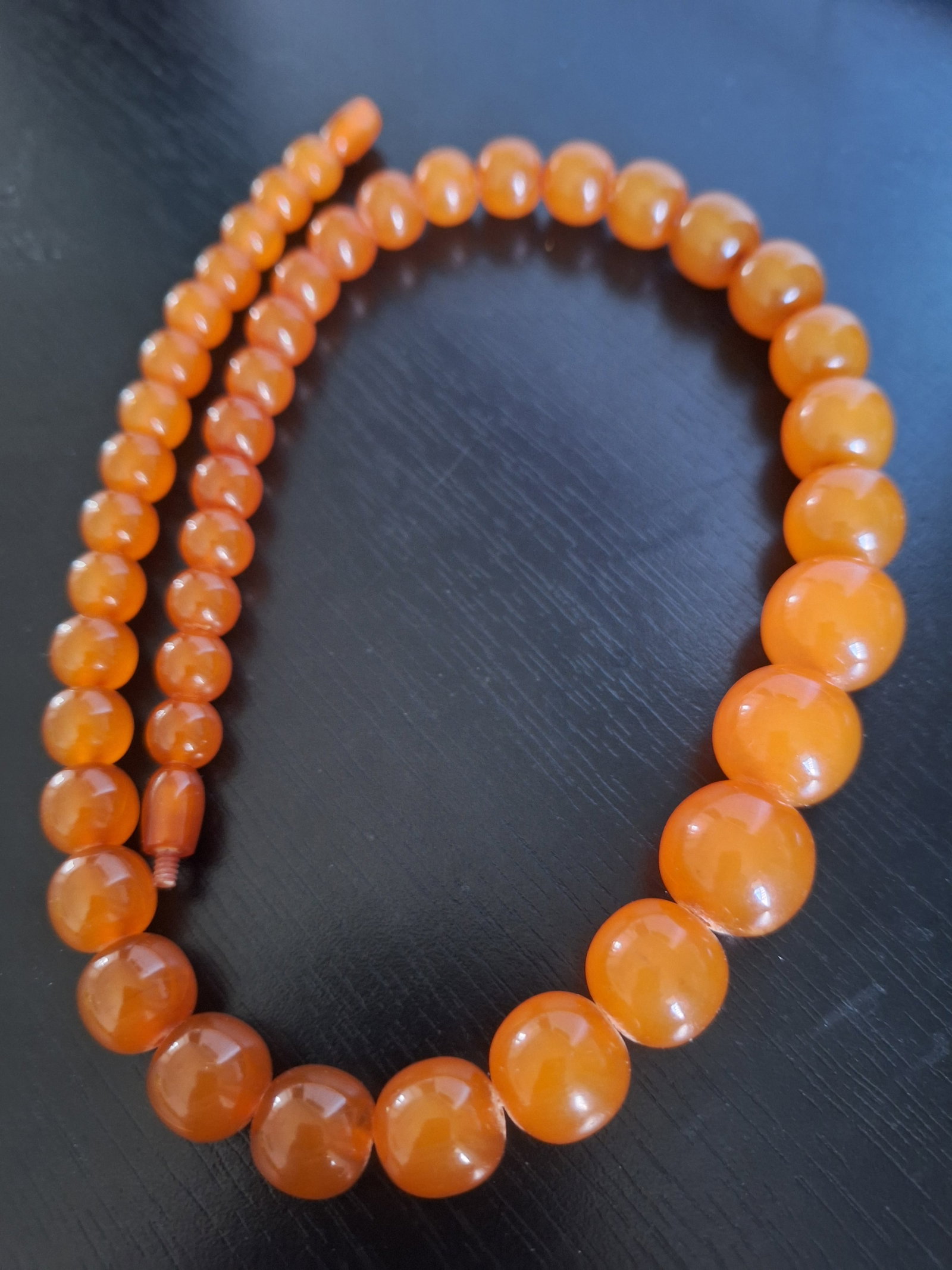 Vintage Russian Pressed Amber Necklace: Title:Vintage Russian Pressed Amber Necklace Description:Vintage Russian Pressed Amber Necklace Gemstone :Pressed Amber Weight:57 gr Size/Dimensions:L 46 cm Reserve: $120.00 Shipping: Domestic: