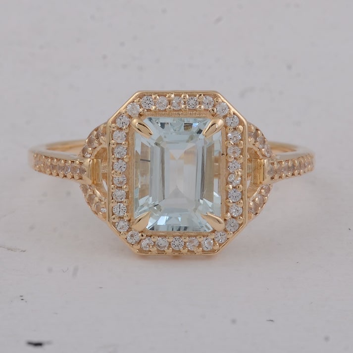 1.65 Ct Octagon Aquamarine 9K Gold Ring: 1.65 Total Carat Aquamarine 9K Gold Ring Specifications: Total Weight 2.33 g Center Gemstone Aquamarine Gemstone Carat Weight 1.4 Carats Gemstone Measurements 7.70X5.90X4.30 mm Additional Gemstones