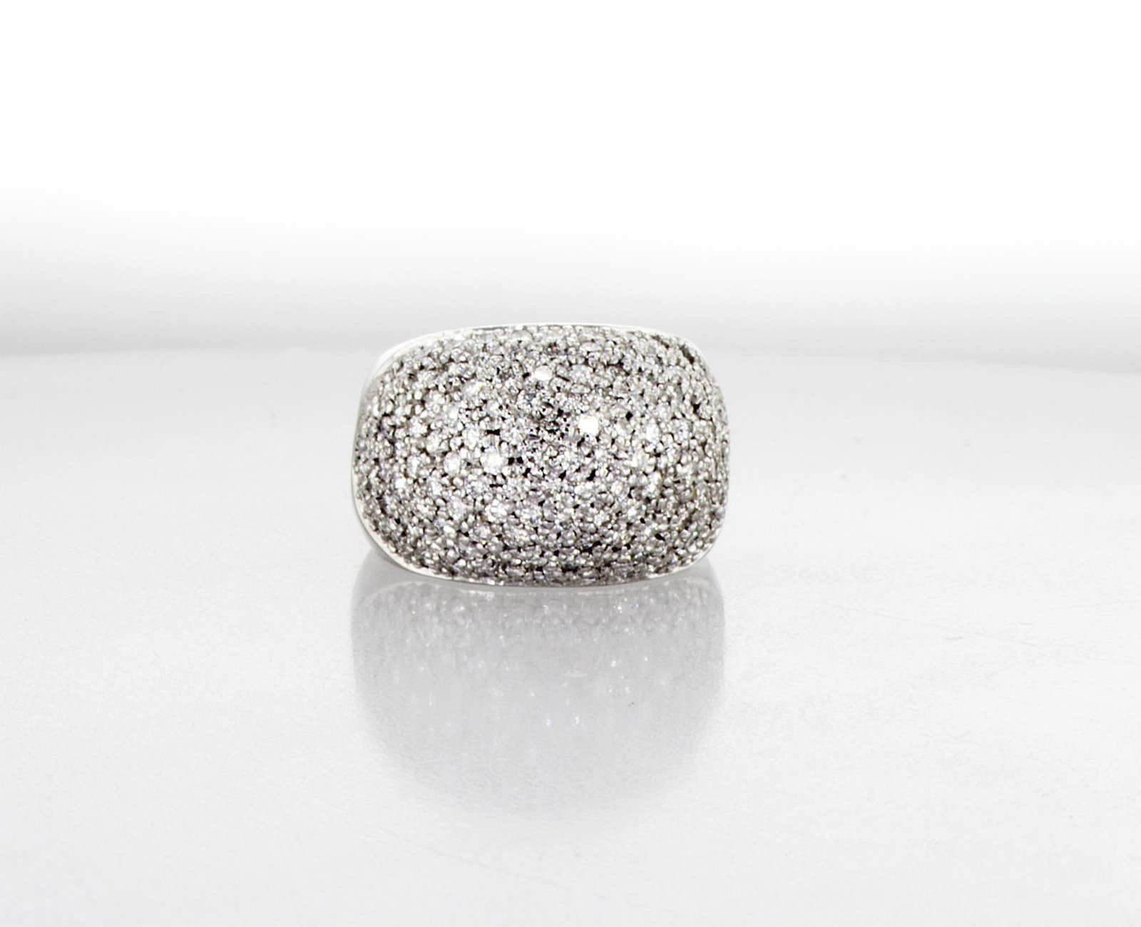 1.72cttw Natural Diamonds Ring 18K White Gold 10.85 gr: Title:1.72cttw Natural Diamonds Ring 18K White Gold 10.85 gr Description:Category: Ring | -- Gold -- | Type: 18K | Gr: 10.85 gr | Color: White | -- Center Stone -- | Stone: Diamonds | Type: Natural |