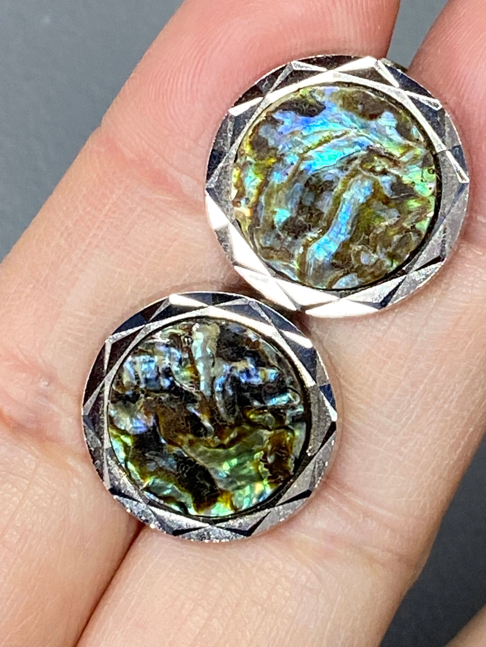 A Pair of Patented Vintage White Gold Gilt Silver Cufflinks with Inlaid Abalone Shell (1 of 12)