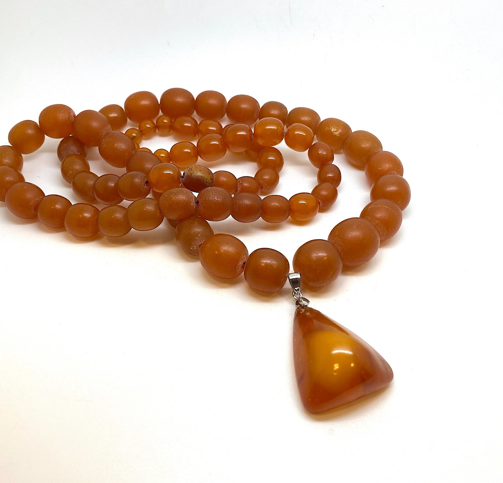Marvellous Unique Vintage Amber Necklace made from Oval shaped Amber beads - 8
