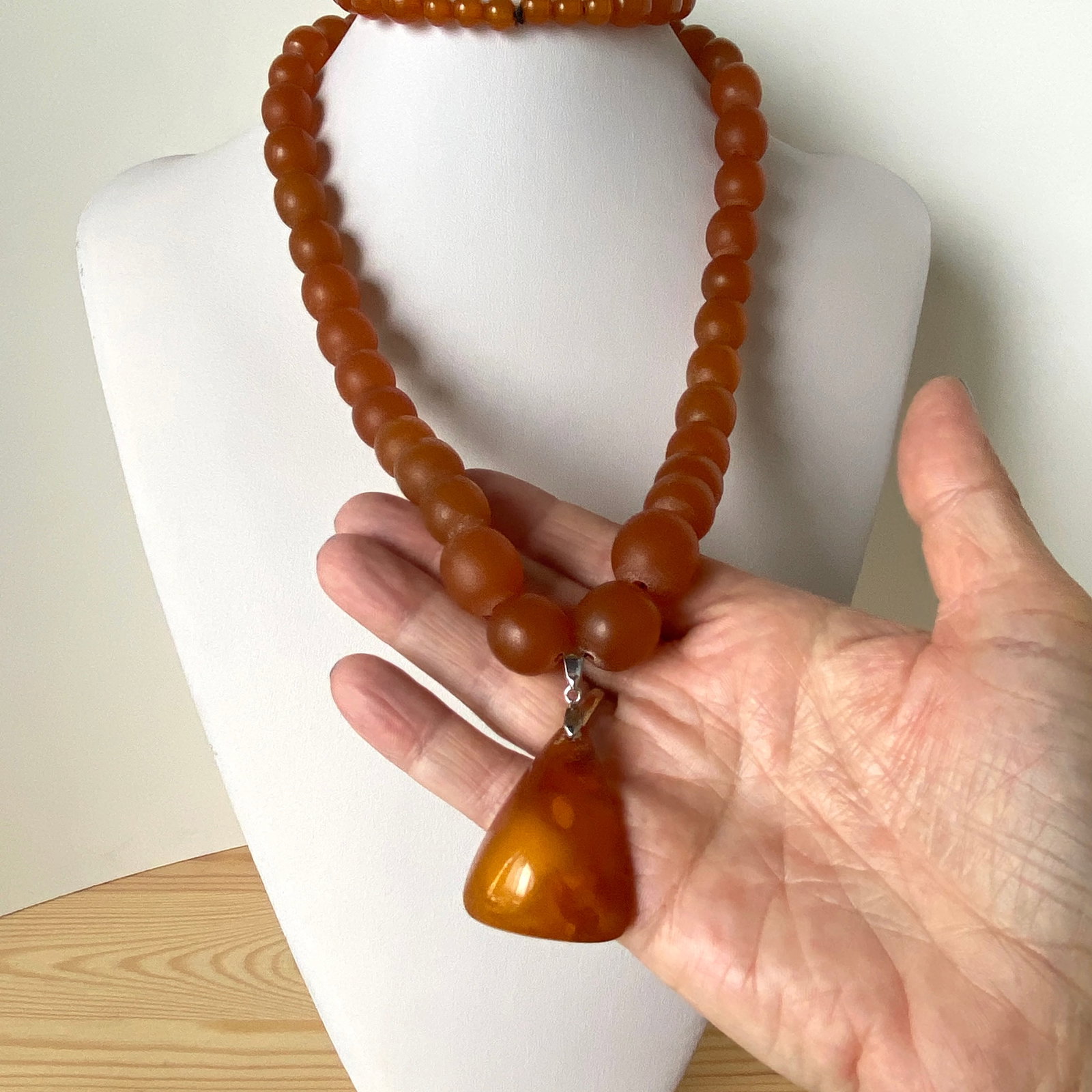 Marvellous Unique Vintage Amber Necklace made from Oval shaped Amber beads - 9
