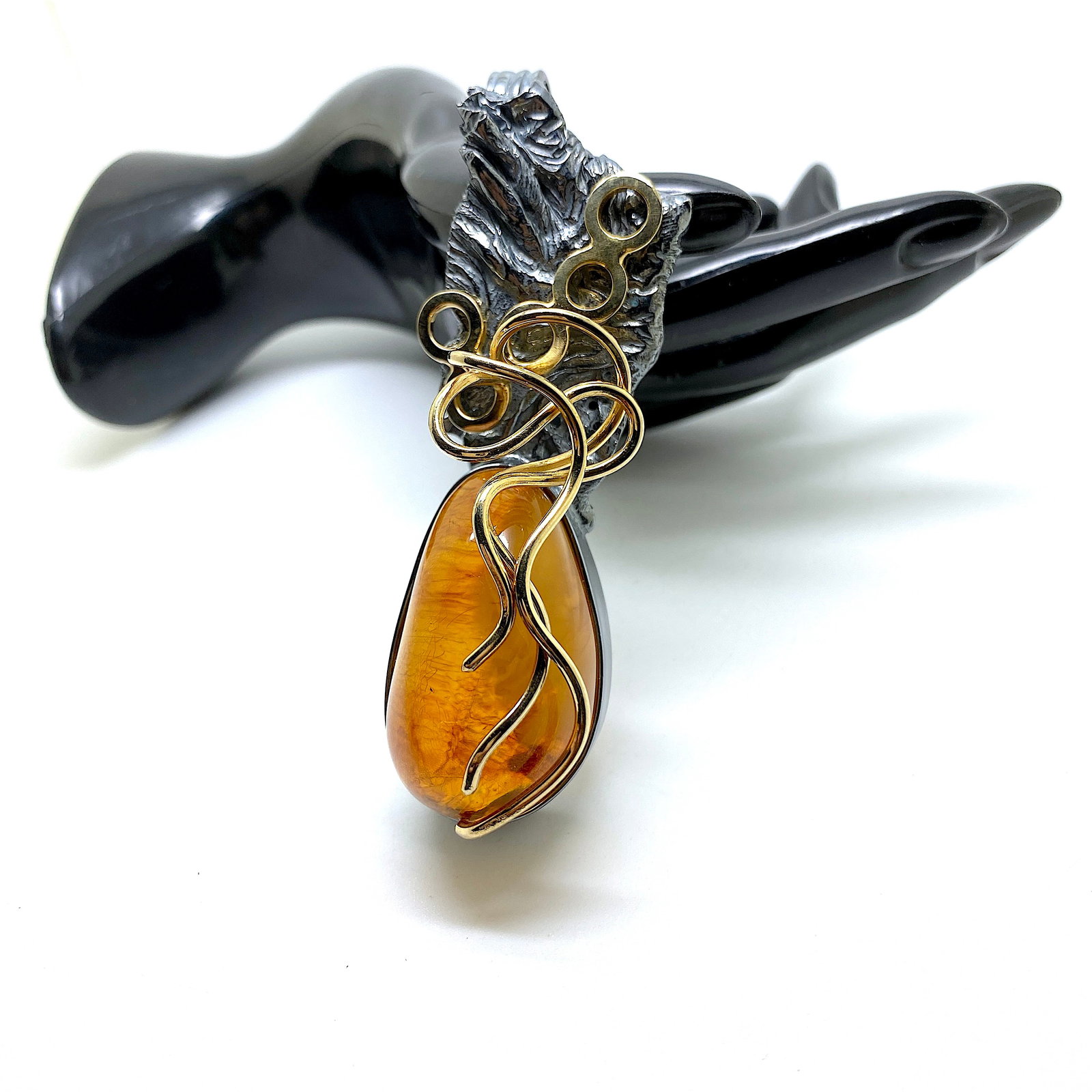 Exquisite Vintage Amber Pendant shaped like a Drop - 10