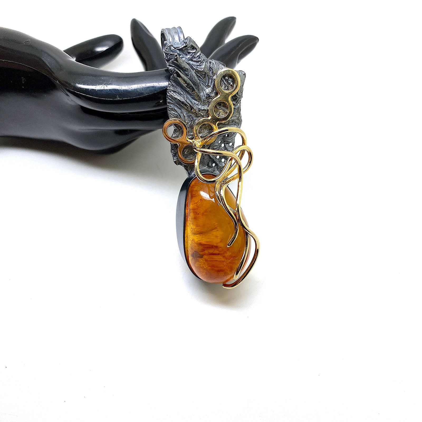 Exquisite Vintage Amber Pendant shaped like a Drop - 2