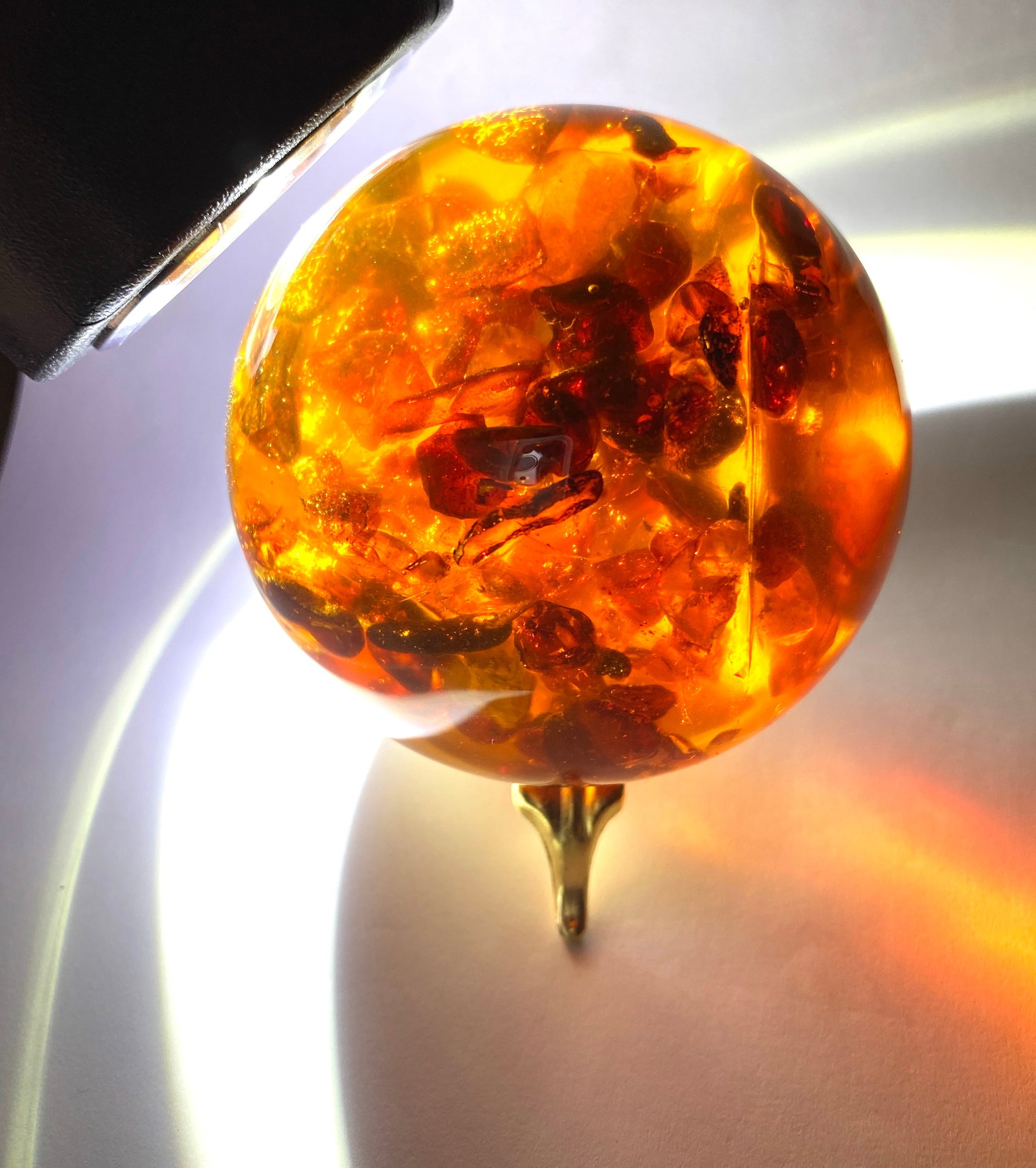 Unique and Remarkable Amber Ball on a pedestal - 10