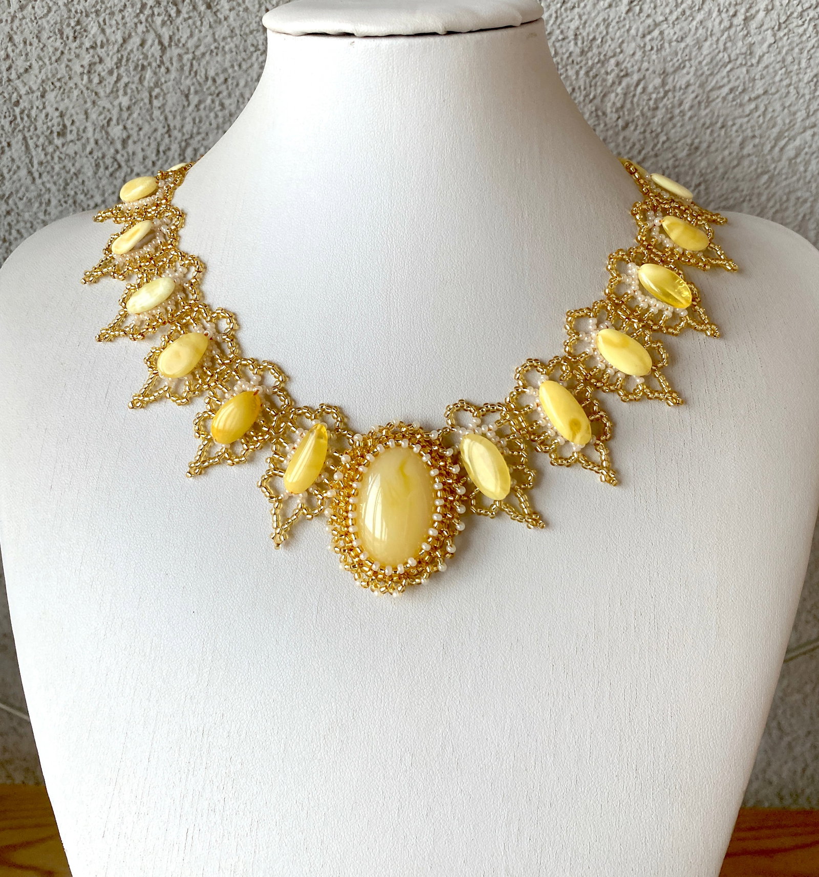 Alluring Amber Floral Necklace made from leaf like bead ornaments: Title: Alluring Amber Floral Necklace made from leaf like bead ornaments Metal: None Gemstone: Amber Weight: 36.0 g Size: Size: 40.0 x 11.0 x 400.0 mm Size: 1.575 x 0.433 x 15.748 inches Made of: