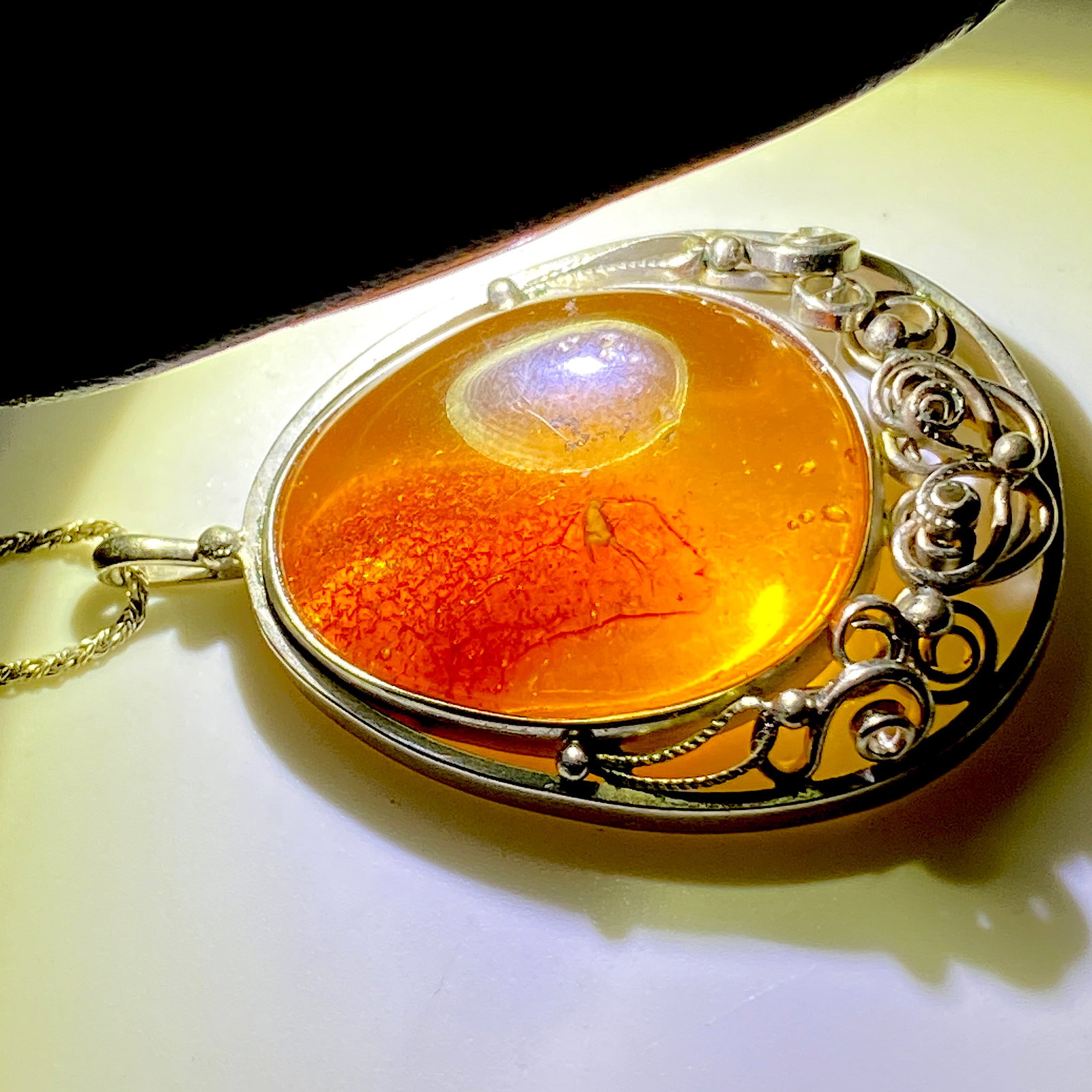 Stunning Vintage Amber Pendant with fly inclusion - 4