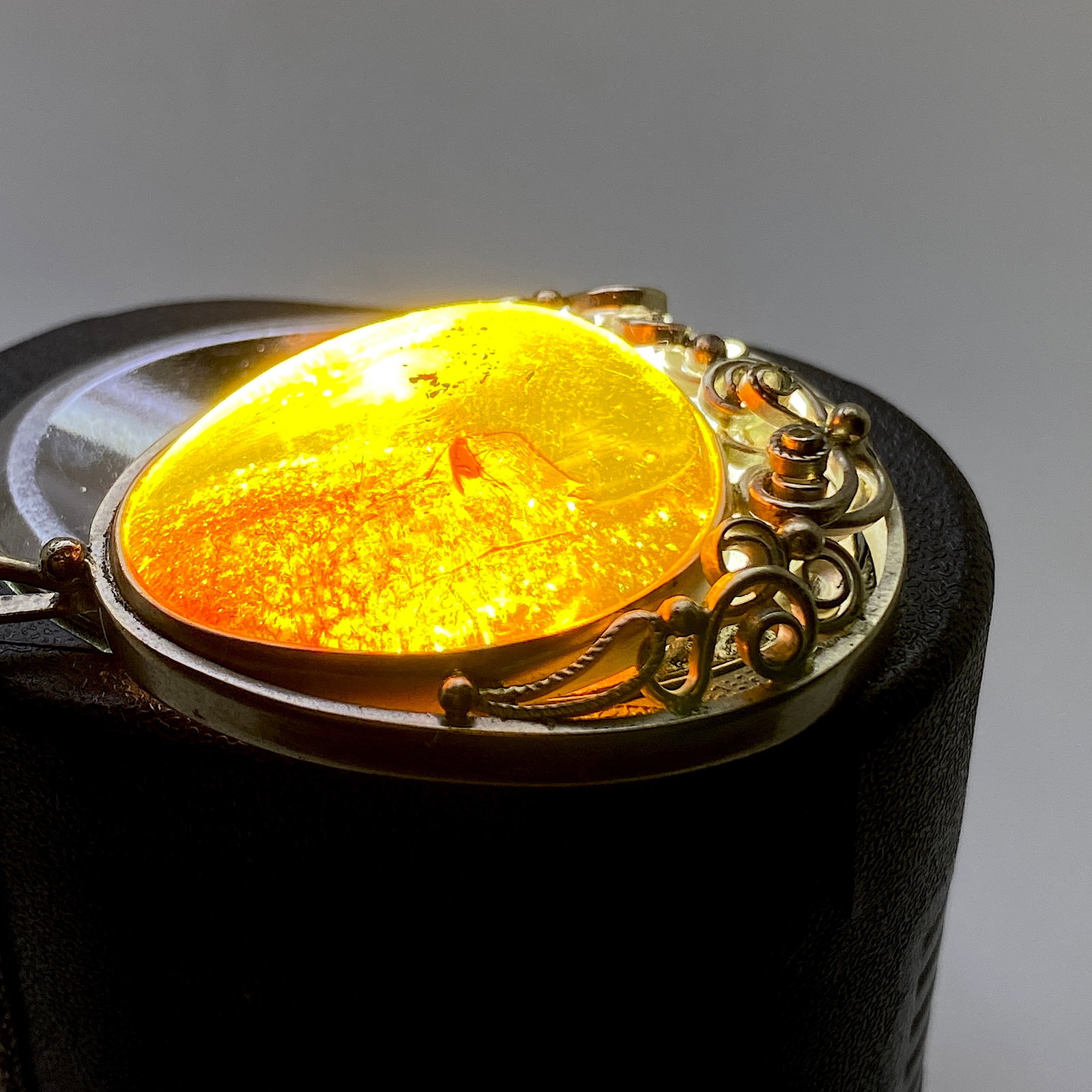 Stunning Vintage Amber Pendant with fly inclusion - 5