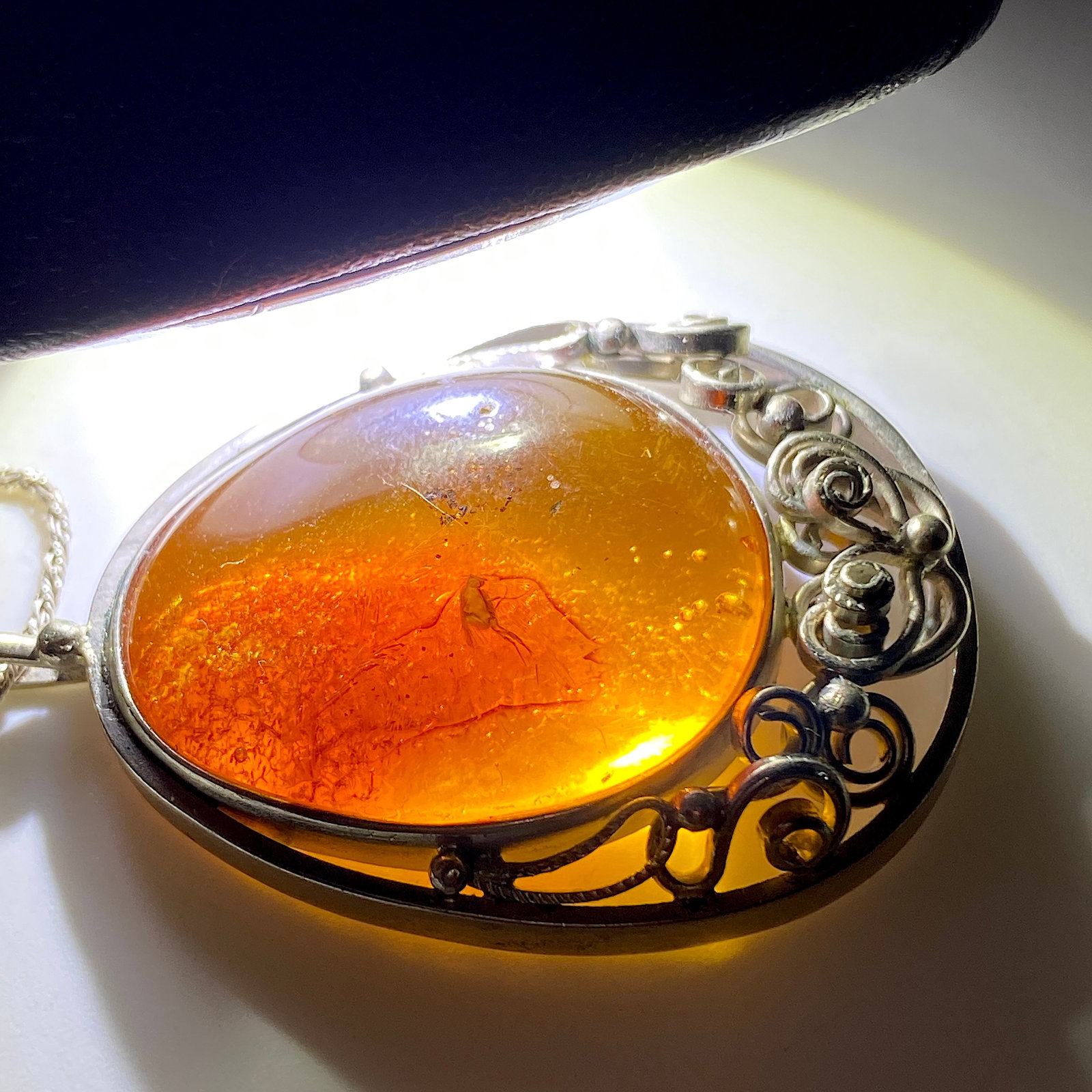 Stunning Vintage Amber Pendant with fly inclusion - 7