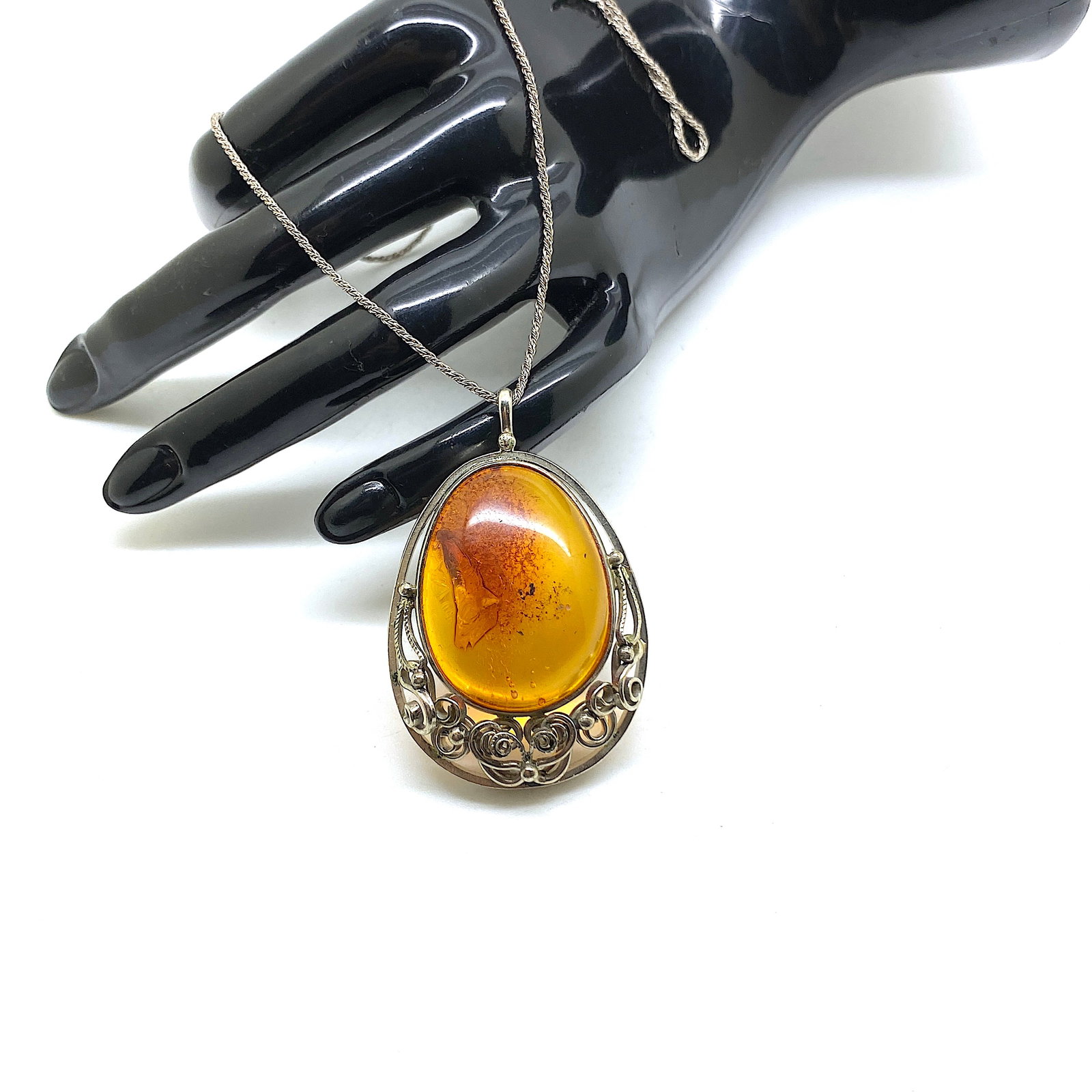 Stunning Vintage Amber Pendant with fly inclusion - 8