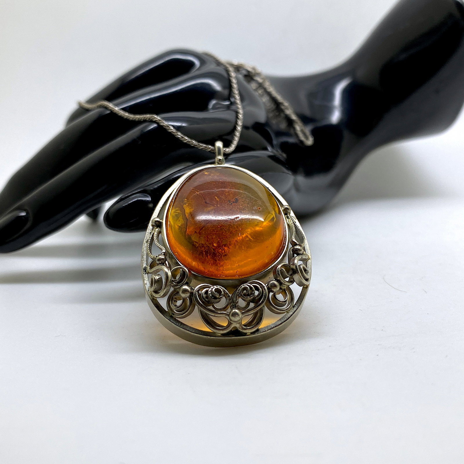 Stunning Vintage Amber Pendant with fly inclusion - 9