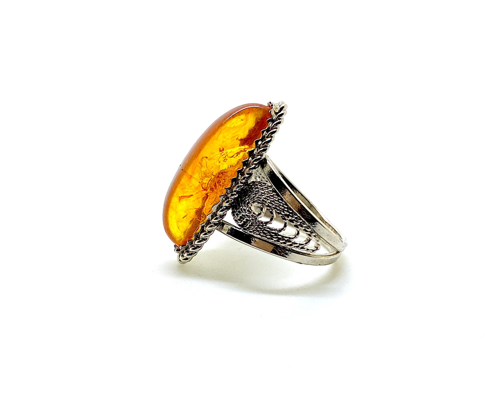 Unique and Marvellous Amber Ring - 7