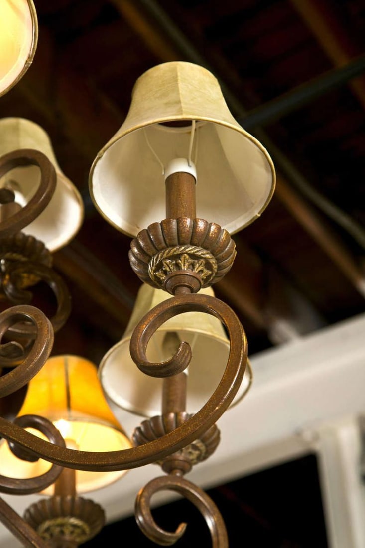 Iron Twelve-Light Chandelier - 3