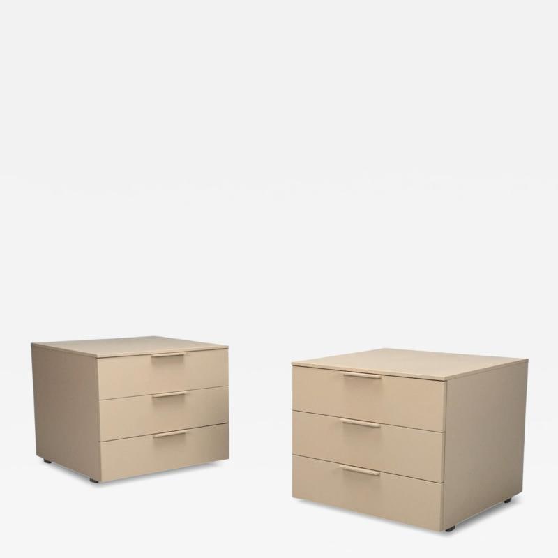 Guilio Cappelini, Cream Matte Lacquer, Nightstands, Italy, 2010s: Title: Guilio Cappelini, Cream Matte Lacquer, Nightstands, Italy, 2010s Description: Description 1: Guilio Cappelini, Contemporary Italian, Cream Matte Lacquer, Modern Nightstands, Italy, 2010s Pair