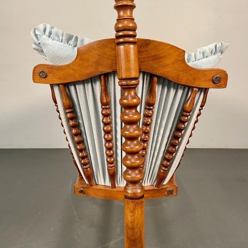 French Spindled 19th Century Walnut Decorative Cradle, Swan Motif - 12
