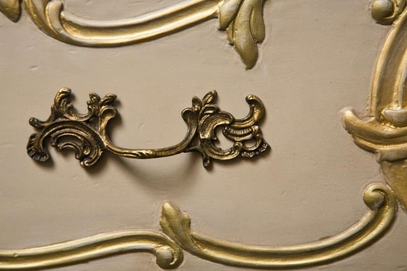 French Bombe Commode Creme Peinte And Parcel Gilt - 5