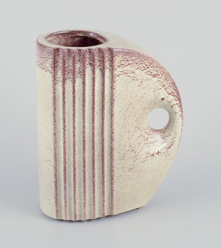 French ceramicist. A pair of Art Deco jug-shaped vases with handles. Mid 20th century. - 4