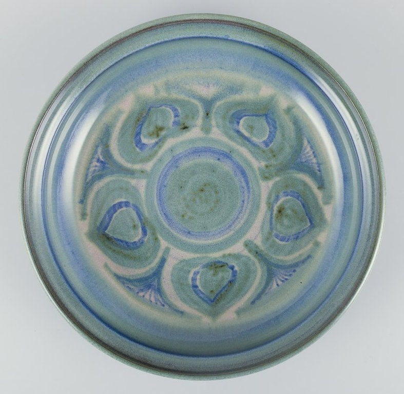 Danish ceramicist. Large ceramic bowl. Ca. 1970s. - 4