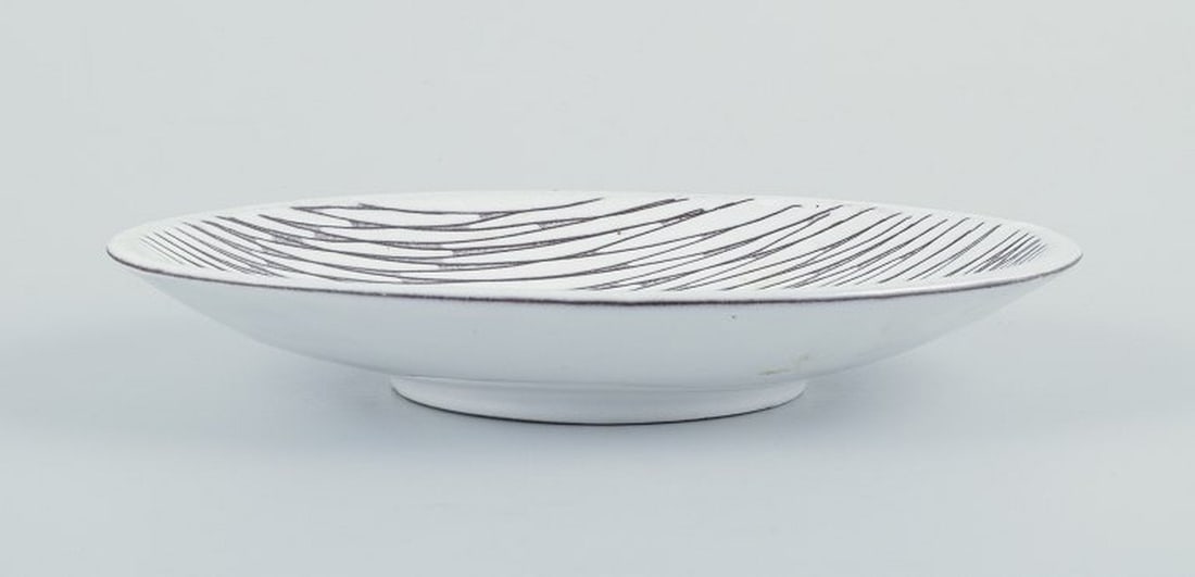 Mari Simmulson for Upsala Ekeby, Sweden. Low ceramic bowl. Circa 1960. - 4