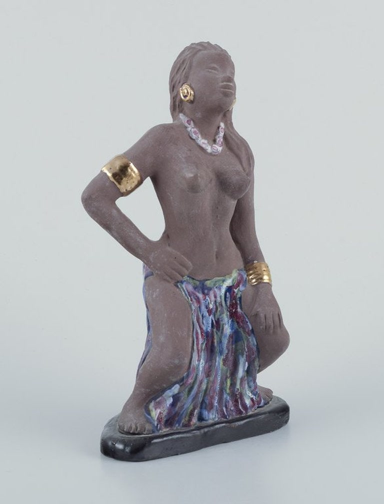 Bengt Wall, Sweden. Bali girl in raw and glazed ceramic with gold decoration. 1950s. - 3