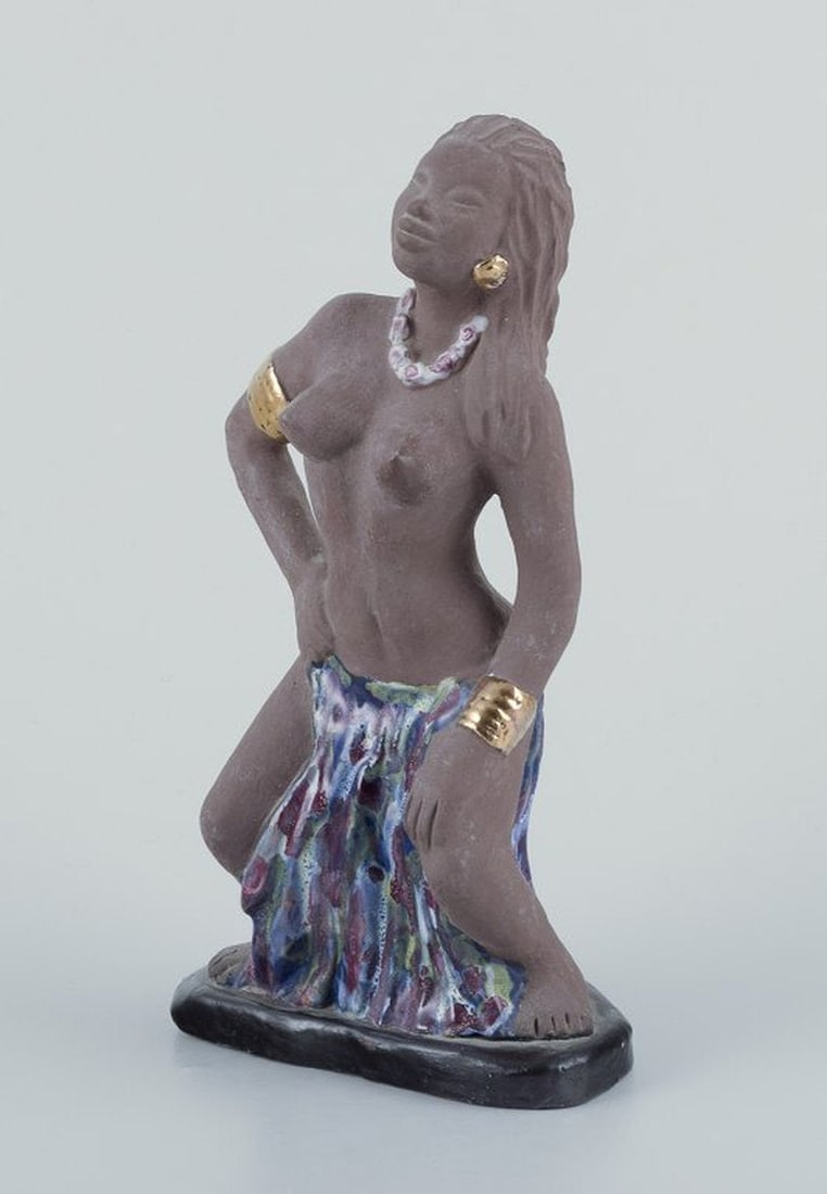 Bengt Wall, Sweden. Bali girl in raw and glazed ceramic with gold decoration. 1950s. - 4