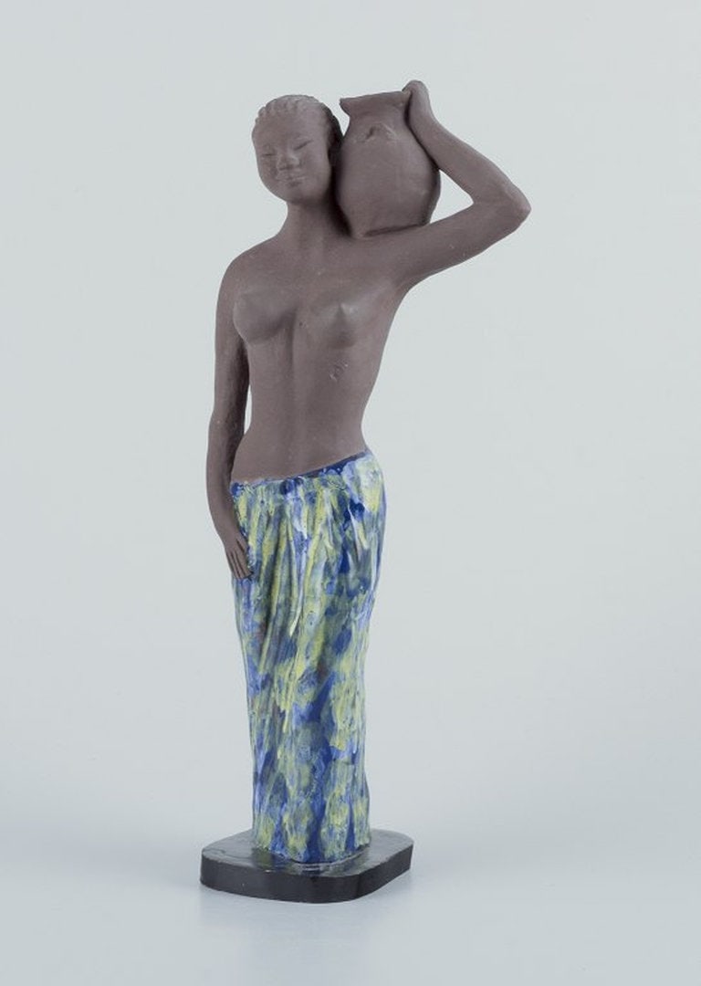 Bengt Wall, Sweden. Tall Bali girl in raw and glazed ceramic. 1950s. - 3