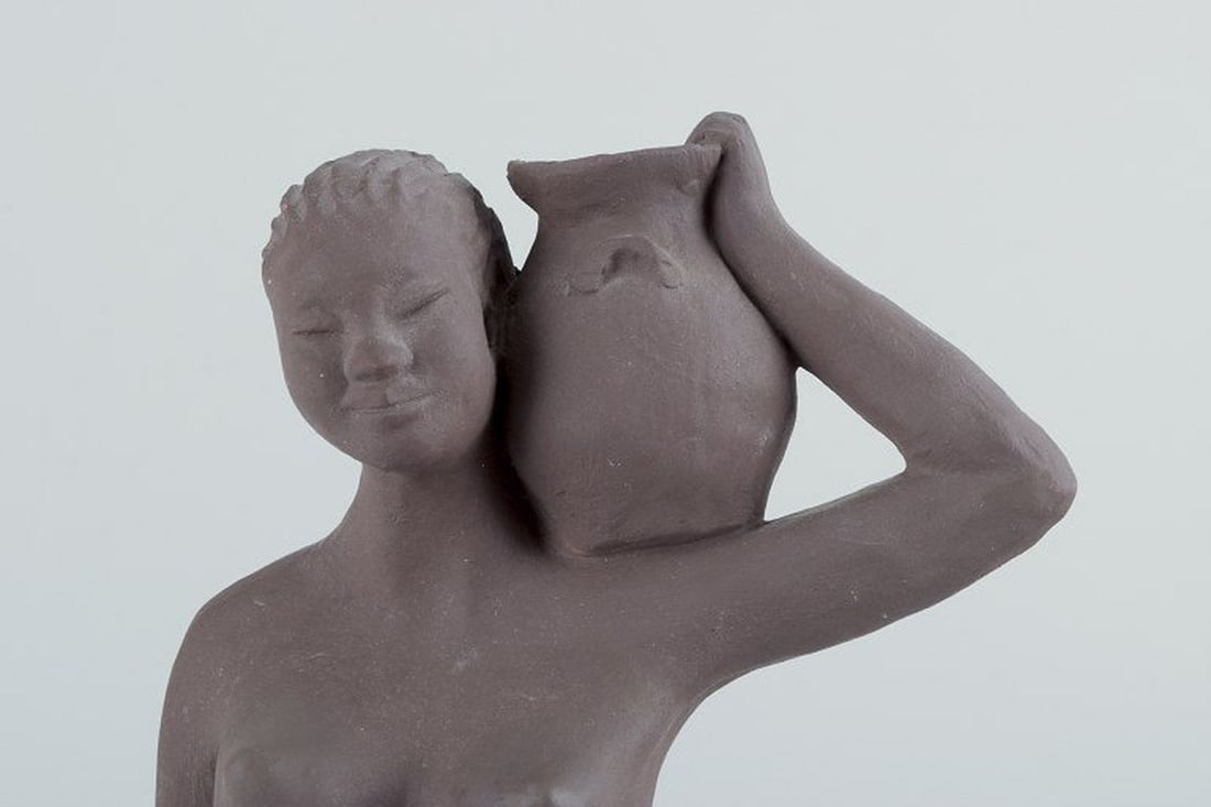 Bengt Wall, Sweden. Tall Bali girl in raw and glazed ceramic. 1950s. - 4