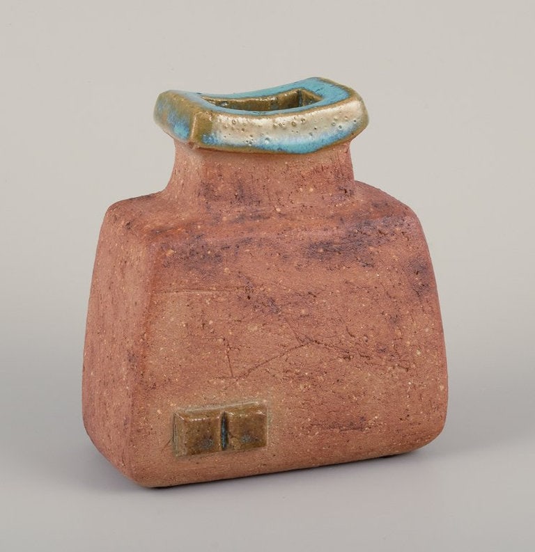 Curt Magnus Addin, Swedish ceramist. Own studio. Unique ceramic vase in a modernist style. Chamotte - 2