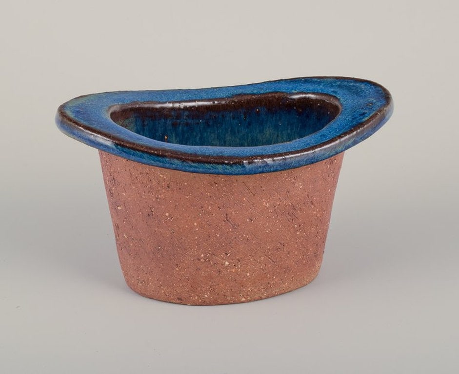 Curt Magnus Addin, Swedish ceramist. Own studio. Unique ceramic vase in a modernist style. Chamotte (1 of 8)