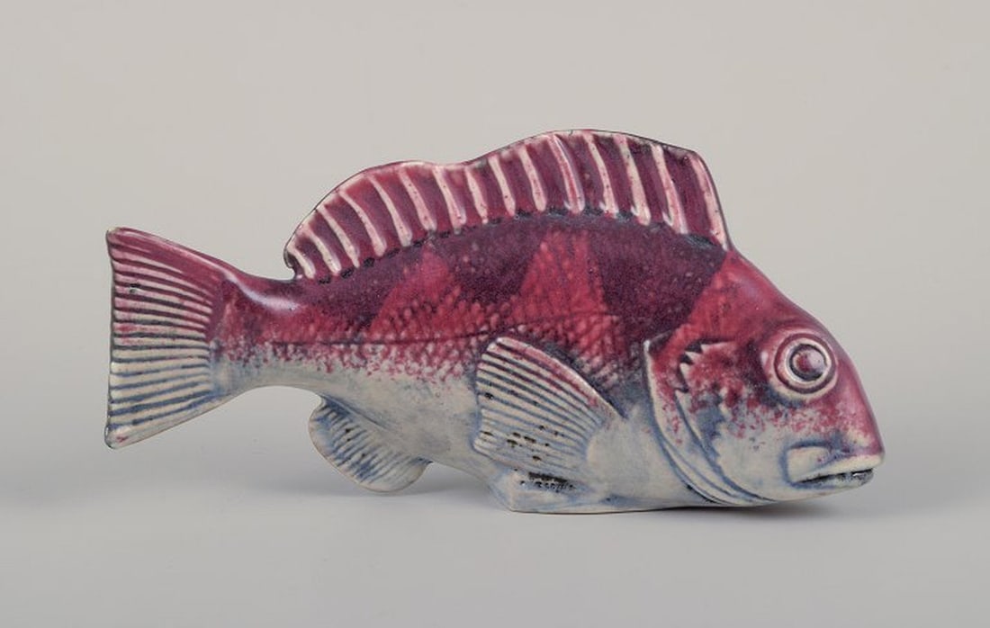 Sven Wejsfelt for Gustavsberg, Sweden. Unique 'Stim' fish in glazed ceramics. 1980s.: Sven Wejsfelt (1930-2009) for Gustavsberg. Unique "Stim" fish in glazed ceramics. 1980s. In excellent condition. Label. Dimensions: L 17.0 cm x H 8.0 cm.; Sven Wejsfelt (1930-2009) for Gustavsberg. Un