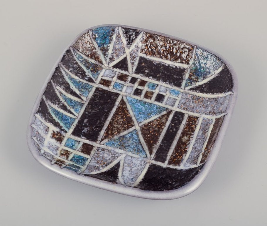 Ingrid Atterberg for Upsala Ekeby, Sweden. Ceramic 'Tri' dish. Geometric pattern with polychrome - 3