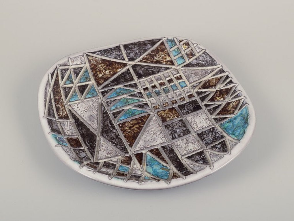 Ingrid Atterberg for Upsala Ekeby, Sweden. Large 'Tri' ceramic dish. Geometric pattern with: Ingrid Atterberg (1920-2008) for Upsala Ekeby, Sweden. Large "Tri" ceramic dish. Geometric pattern with polychrome glaze. Model: 2671. Marked. In perfect condition. Dimensions: Diameter 25.0 cm x Heig