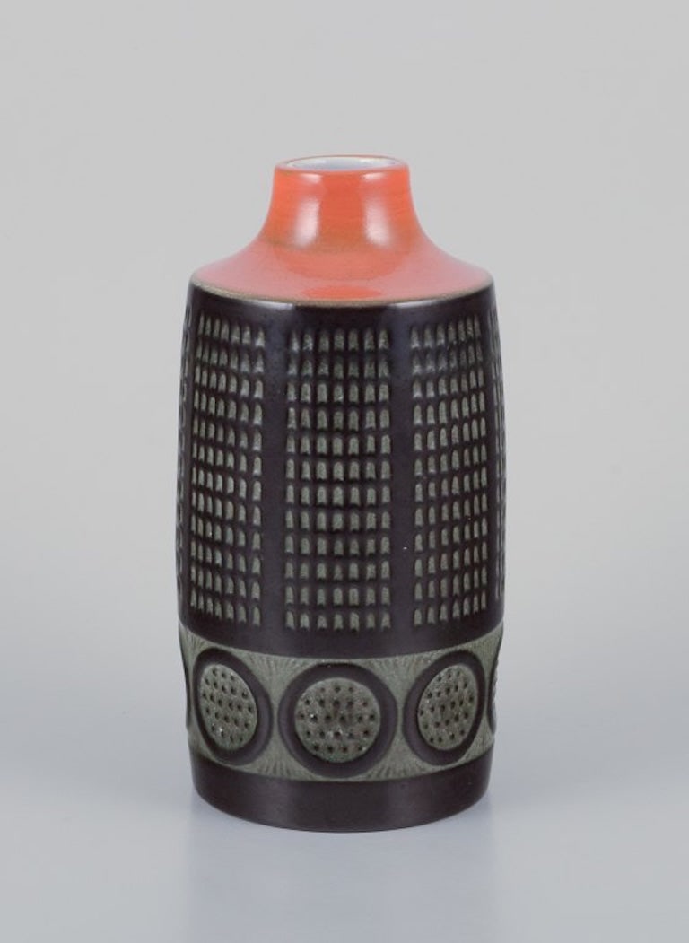Mari Simmulson for Upsala Ekeby, Sweden. Ceramic vase in a modernist style. Glaze in orange and - 3