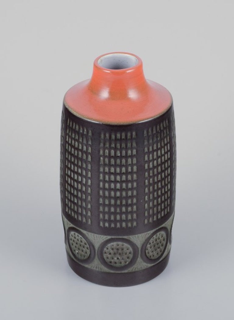 Mari Simmulson for Upsala Ekeby, Sweden. Ceramic vase in a modernist style. Glaze in orange and - 4