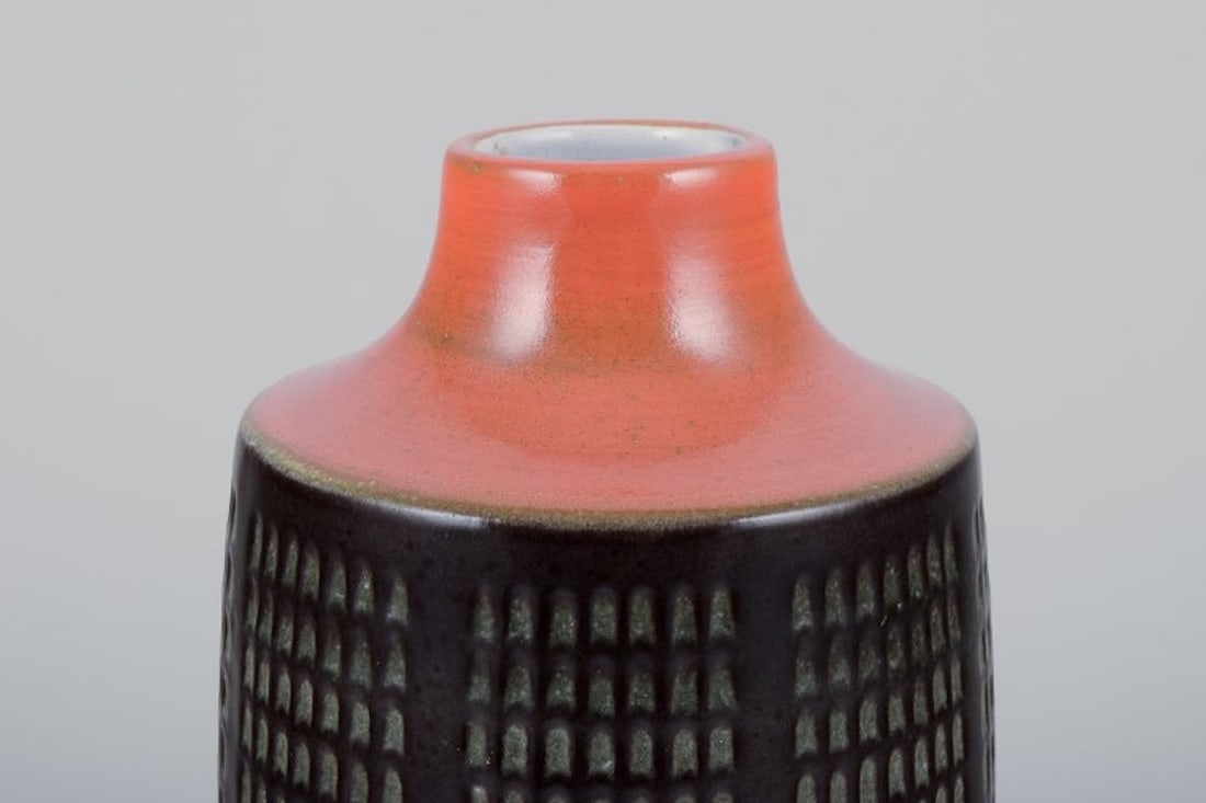 Mari Simmulson for Upsala Ekeby, Sweden. Ceramic vase in a modernist style. Glaze in orange and - 5