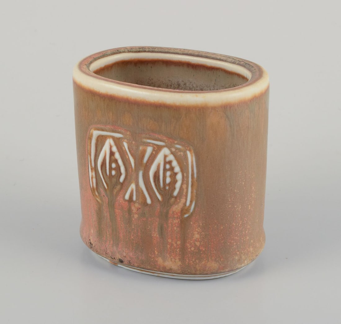 Gunnar Nylund for Rorstrand. Small ceramic vase with glaze in earthy tones. Mid-20th C. - 3